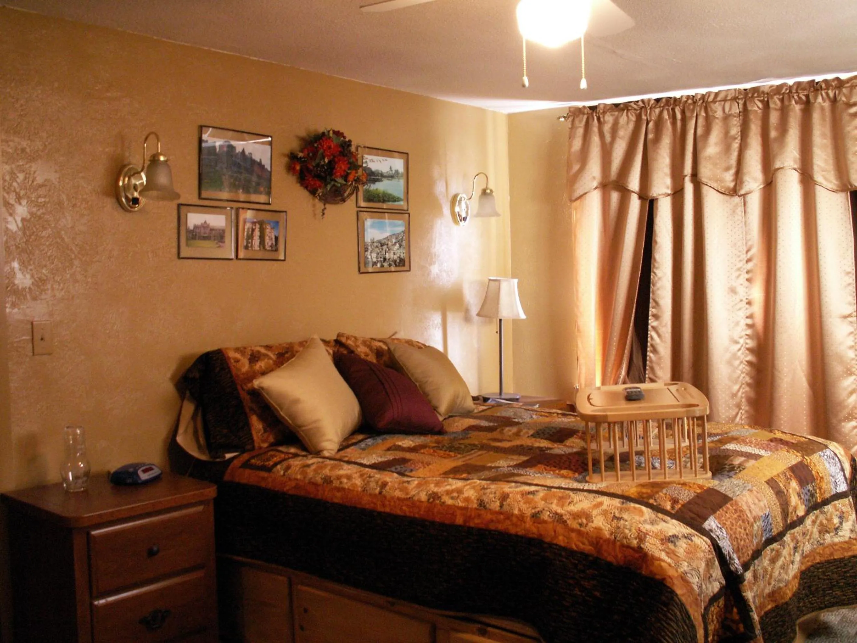 Bedroom, Bed in Whitebird Summit Lodge