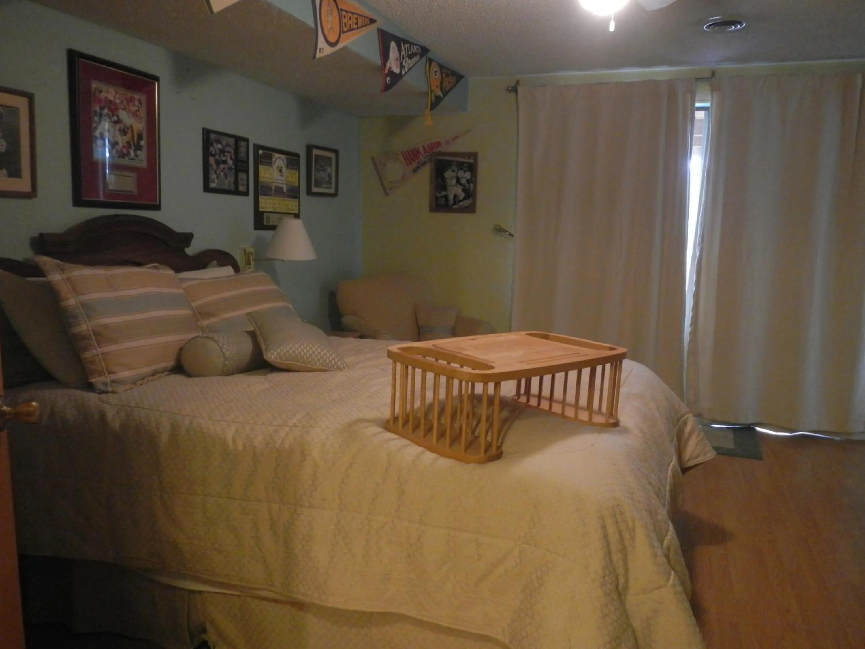 Decorative detail, Bed in Whitebird Summit Lodge