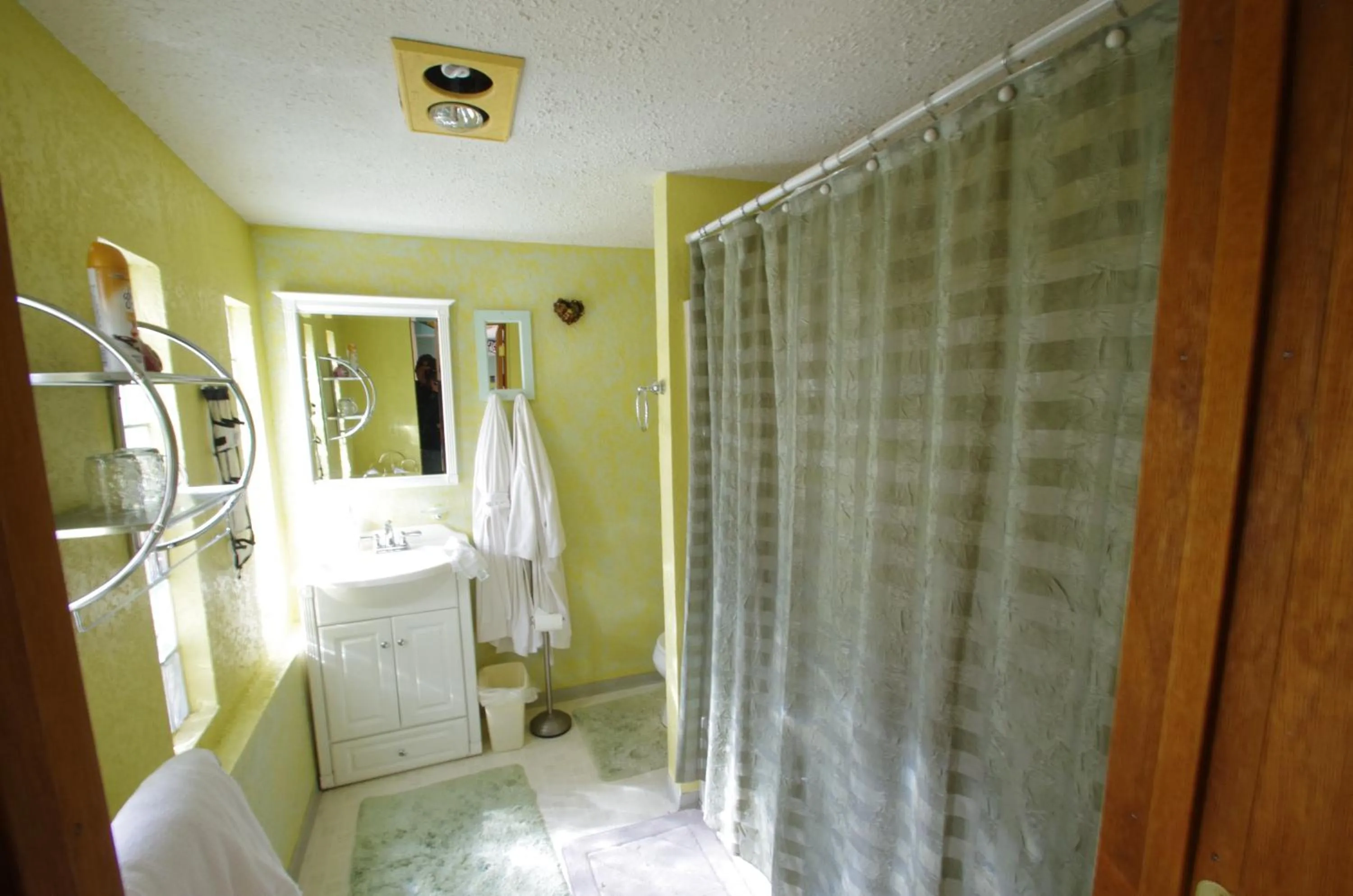 Bathroom, Bed in Whitebird Summit Lodge