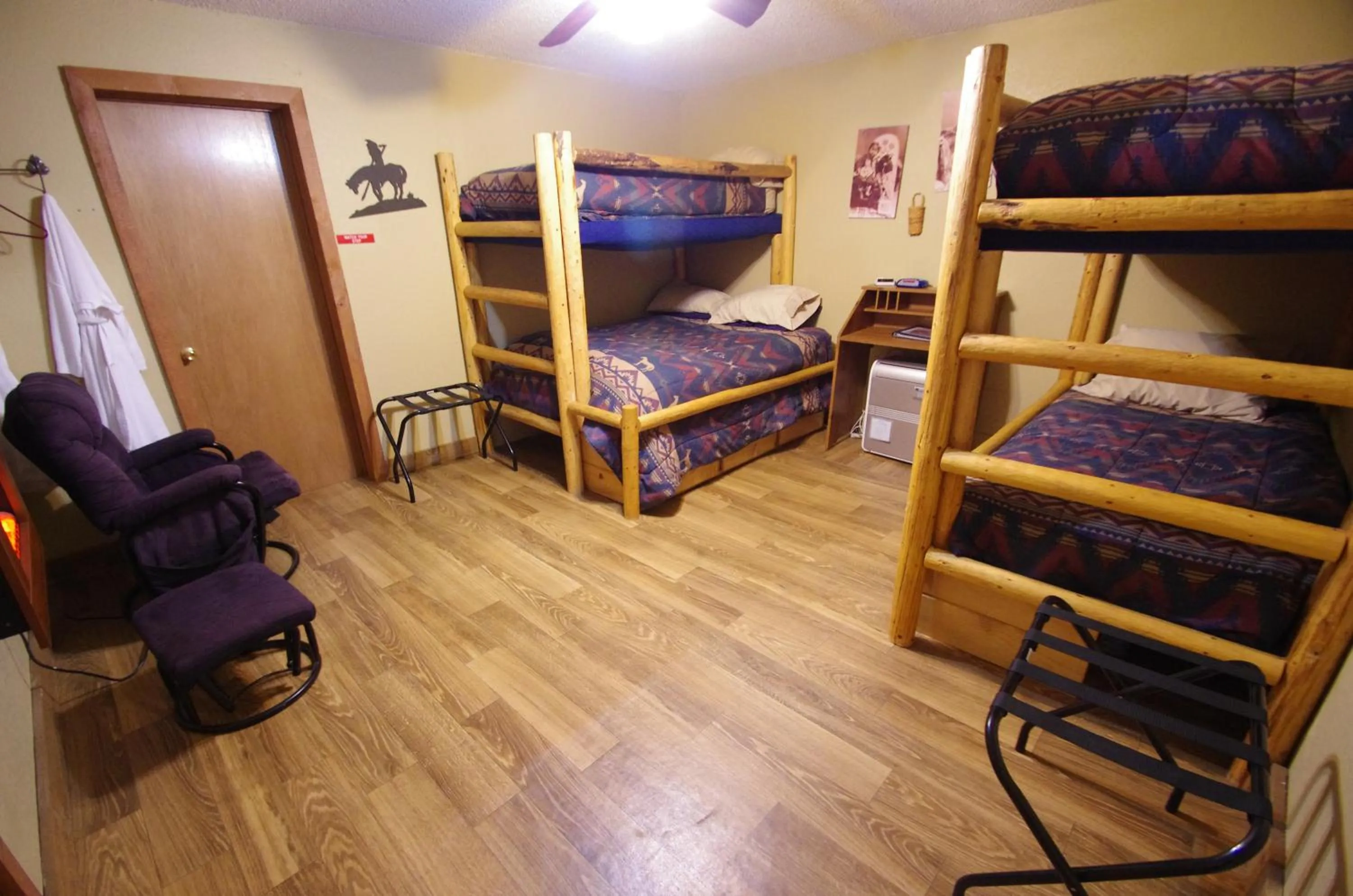 Photo of the whole room, Bed in Whitebird Summit Lodge