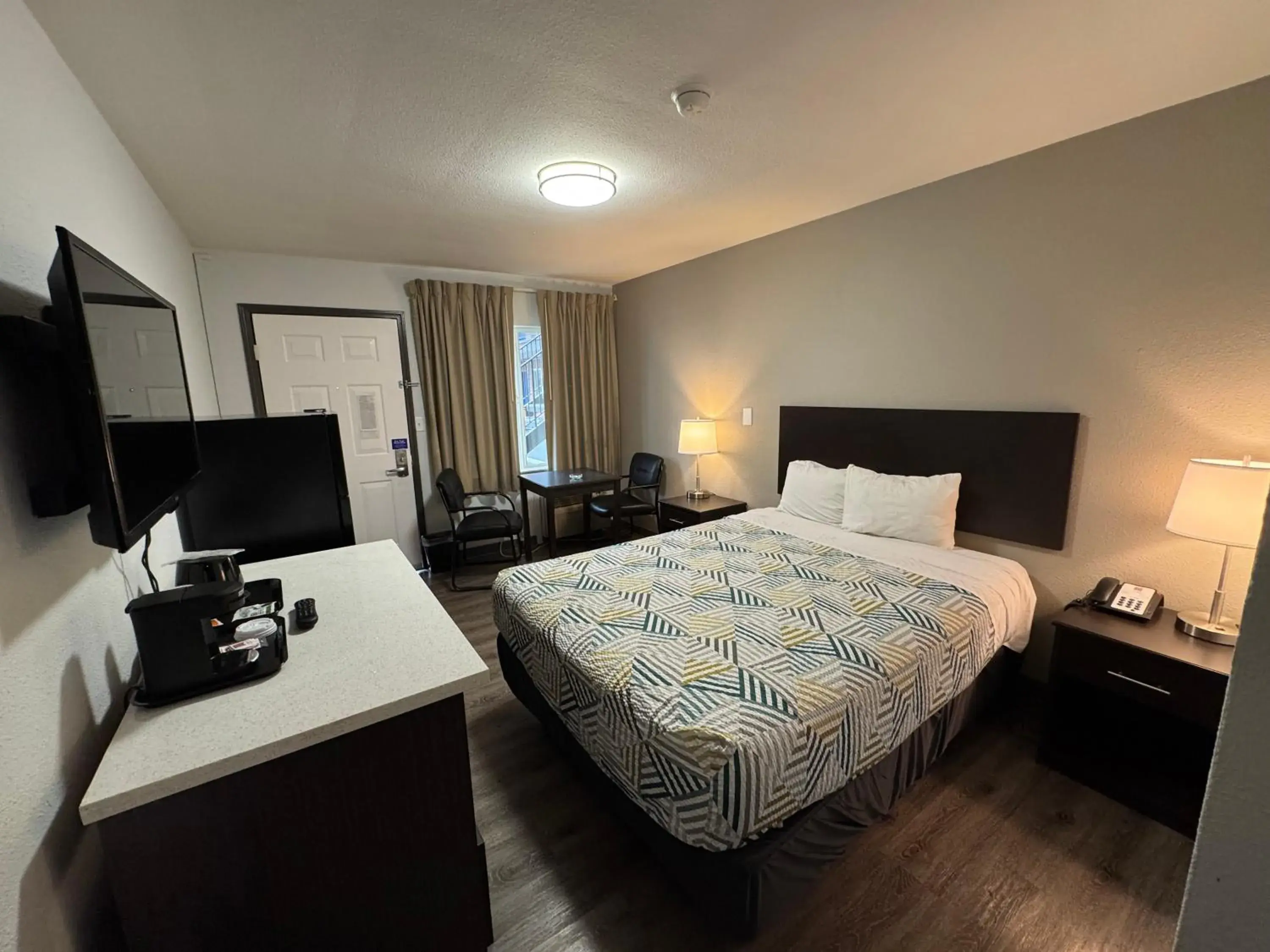 Bedroom, Bed in Studio 6 Suites Vancouver WA Waterfront Bedroom, Bed in Studio 6 Suites Vancouver WA Waterfront