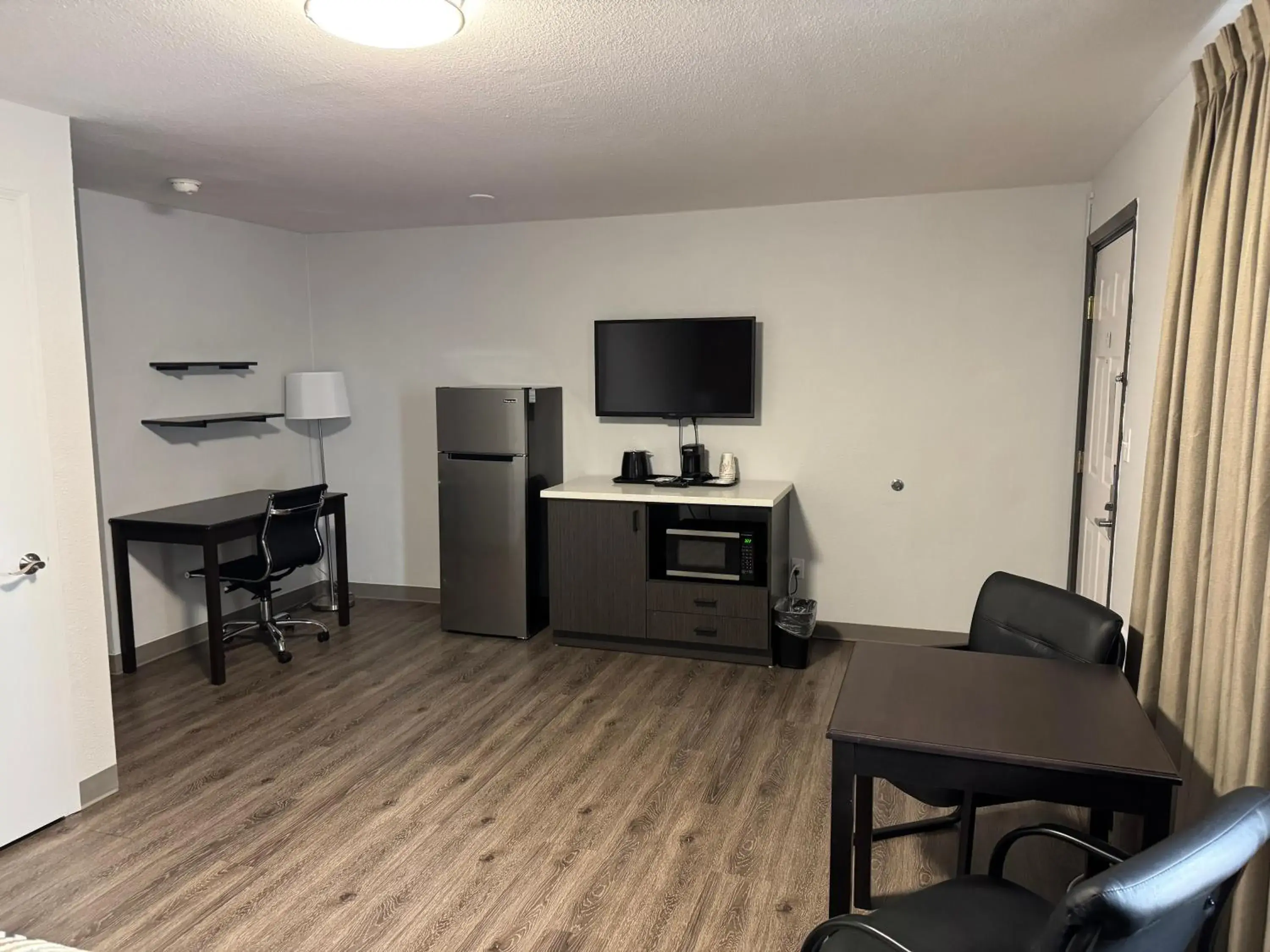 Bedroom in Studio 6 Suites Vancouver WA Waterfront Bedroom in Studio 6 Suites Vancouver WA Waterfront