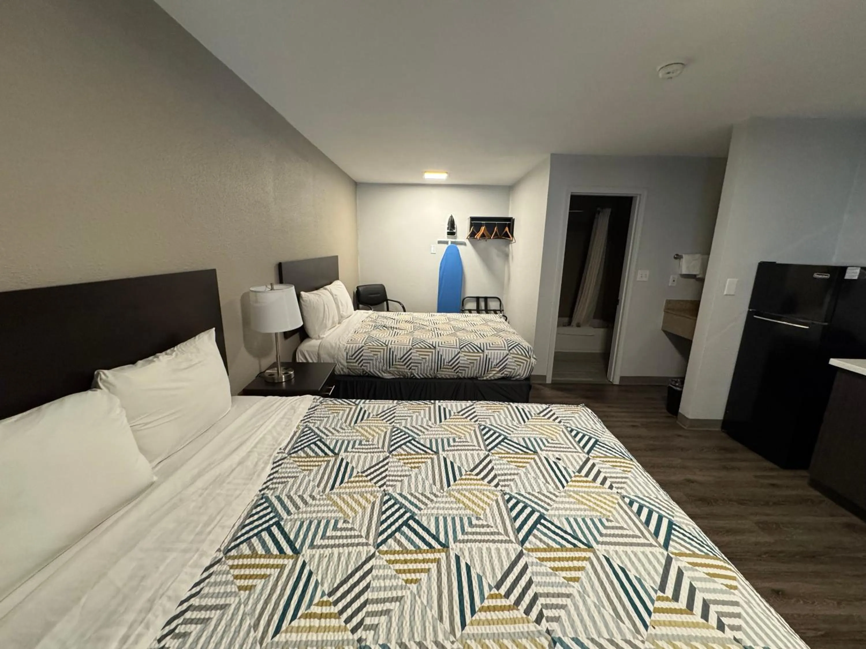 Bedroom, Bed in Econo Lodge Vancouver