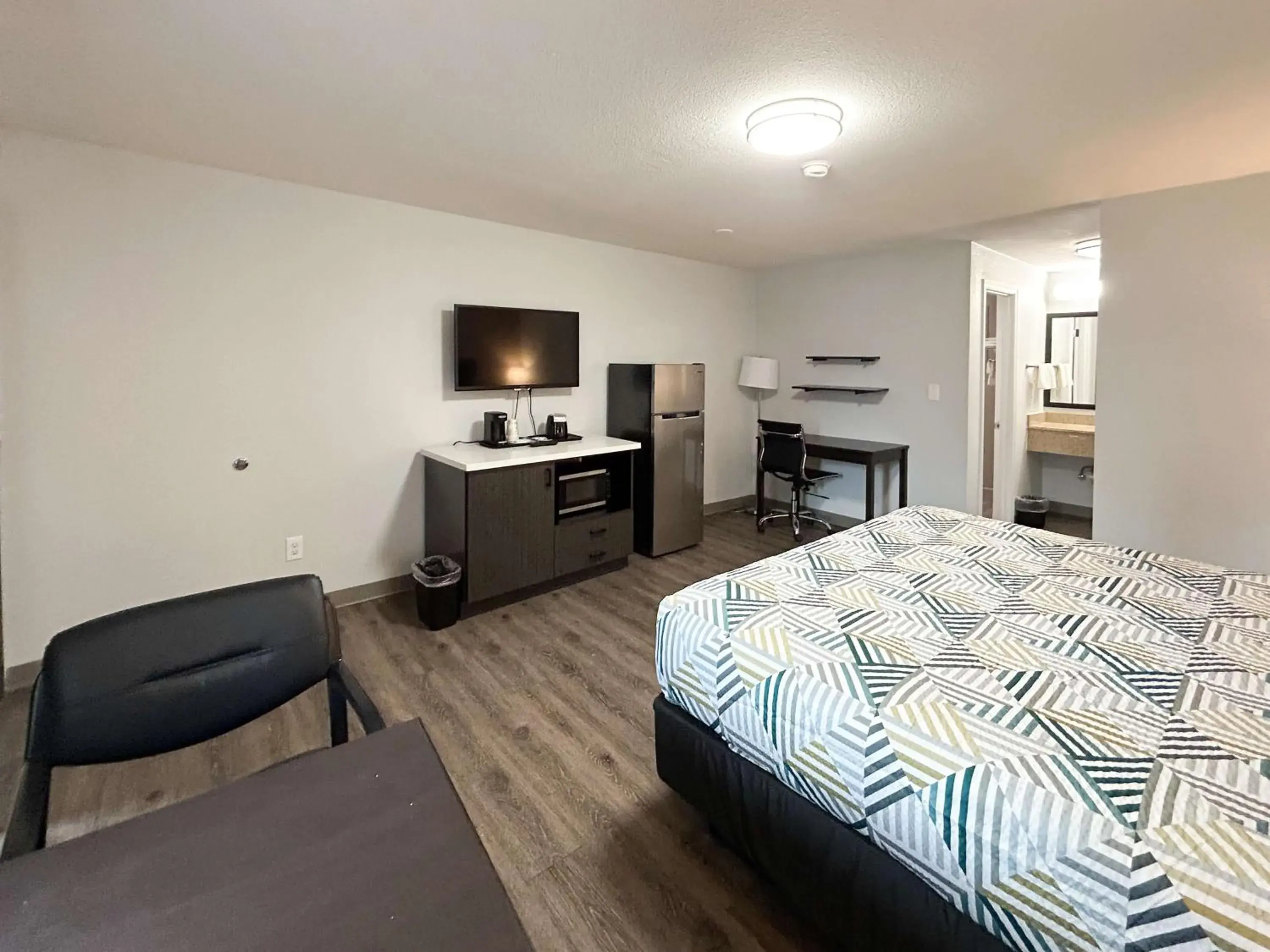 Bedroom, Bed in Studio 6 Suites Vancouver WA Waterfront Bedroom, Bed in Studio 6 Suites Vancouver WA Waterfront