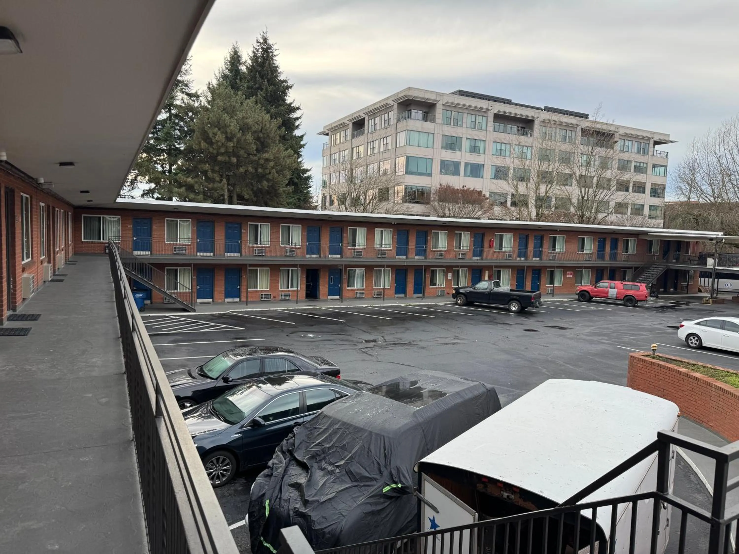 Property building in Econo Lodge Vancouver