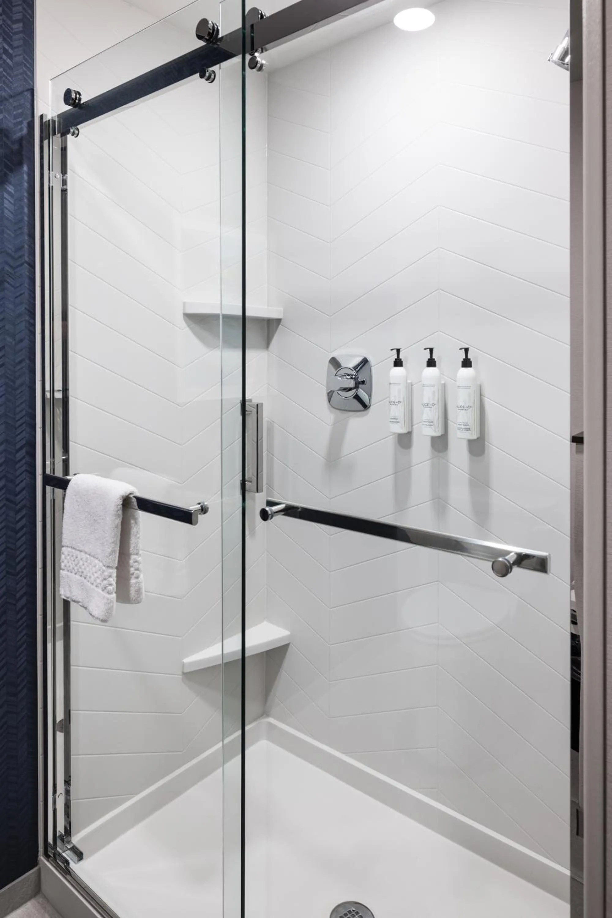 Bathroom in Fairfield by Marriott Inn & Suites Cedar Rapids North