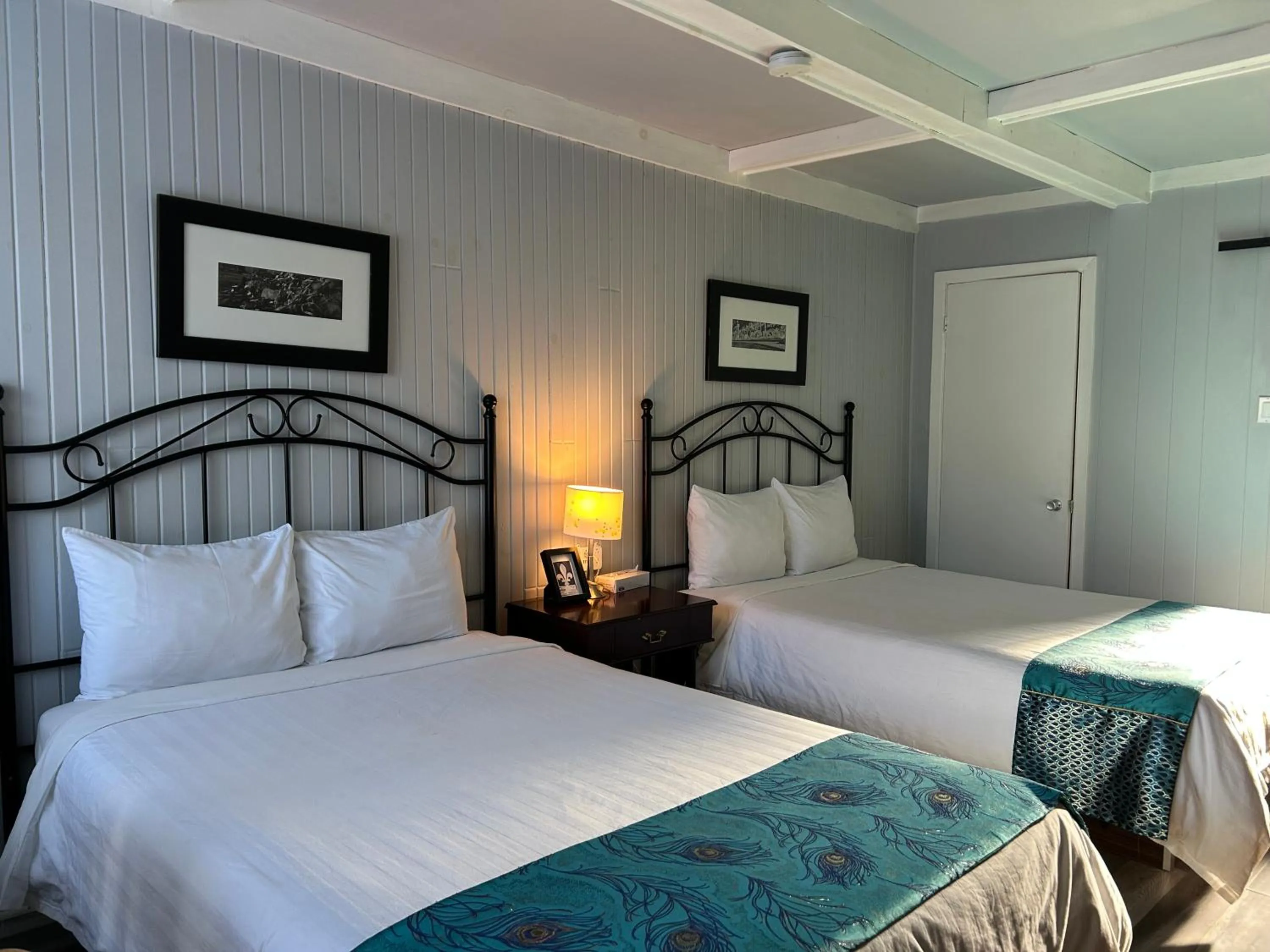 Bed in Motel Chantolac