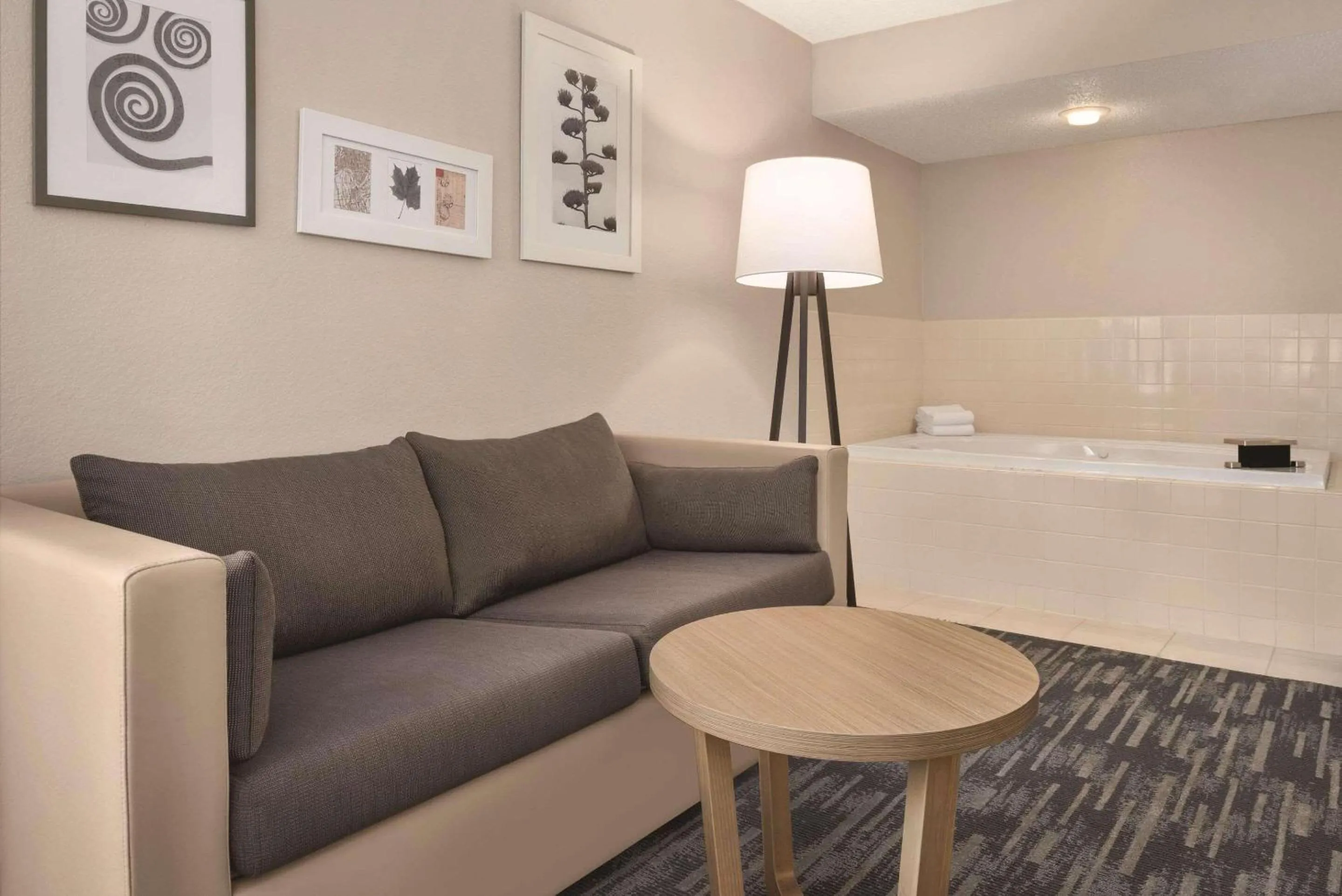 Bedroom in Country Inn & Suites by Radisson, Pella, IA