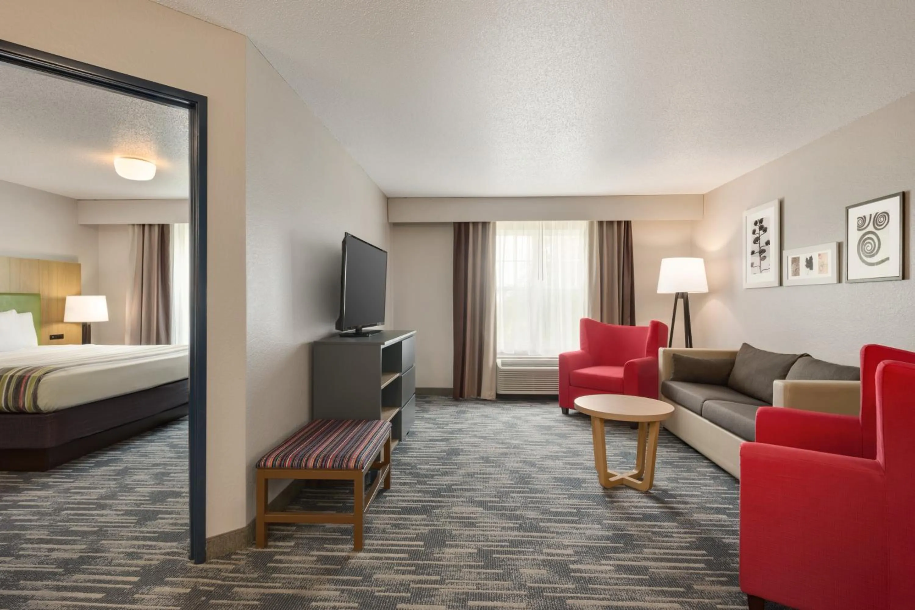 Seating area, Bed in Country Inn & Suites by Radisson, Pella, IA