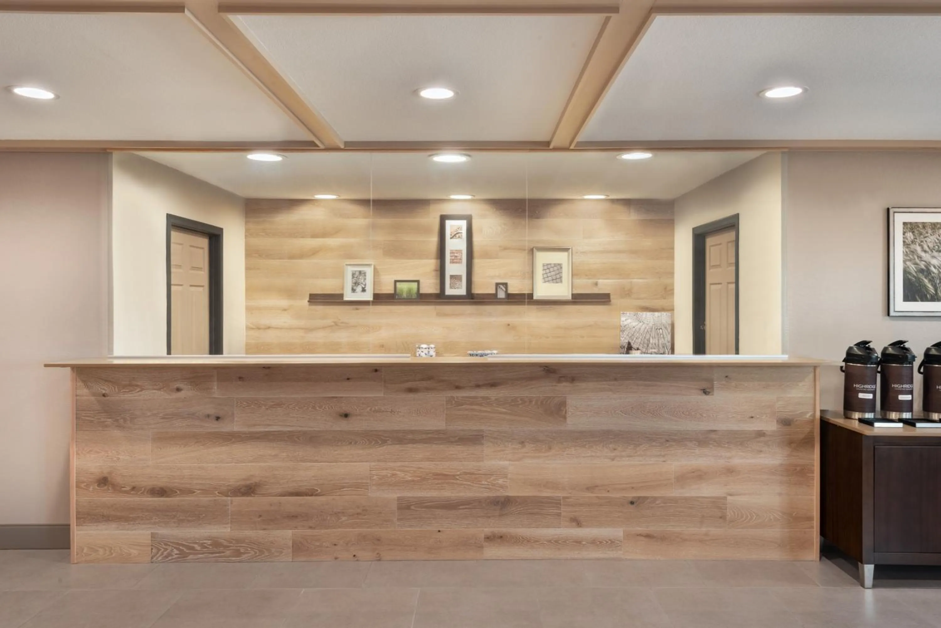 Lobby or reception in Country Inn & Suites by Radisson, Pella, IA