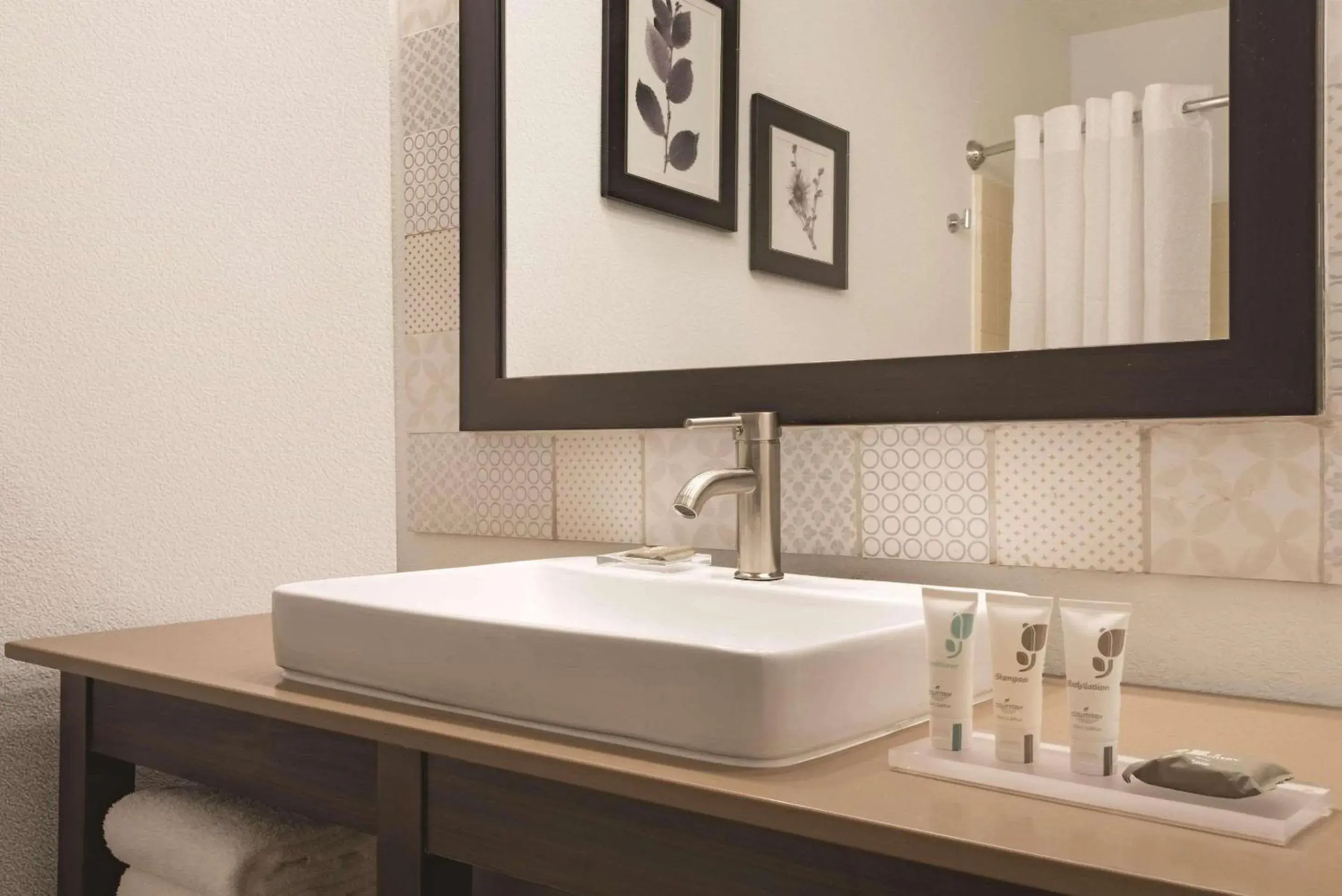 Bedroom in Country Inn & Suites by Radisson, Pella, IA Bedroom in Country Inn & Suites by Radisson, Pella, IA