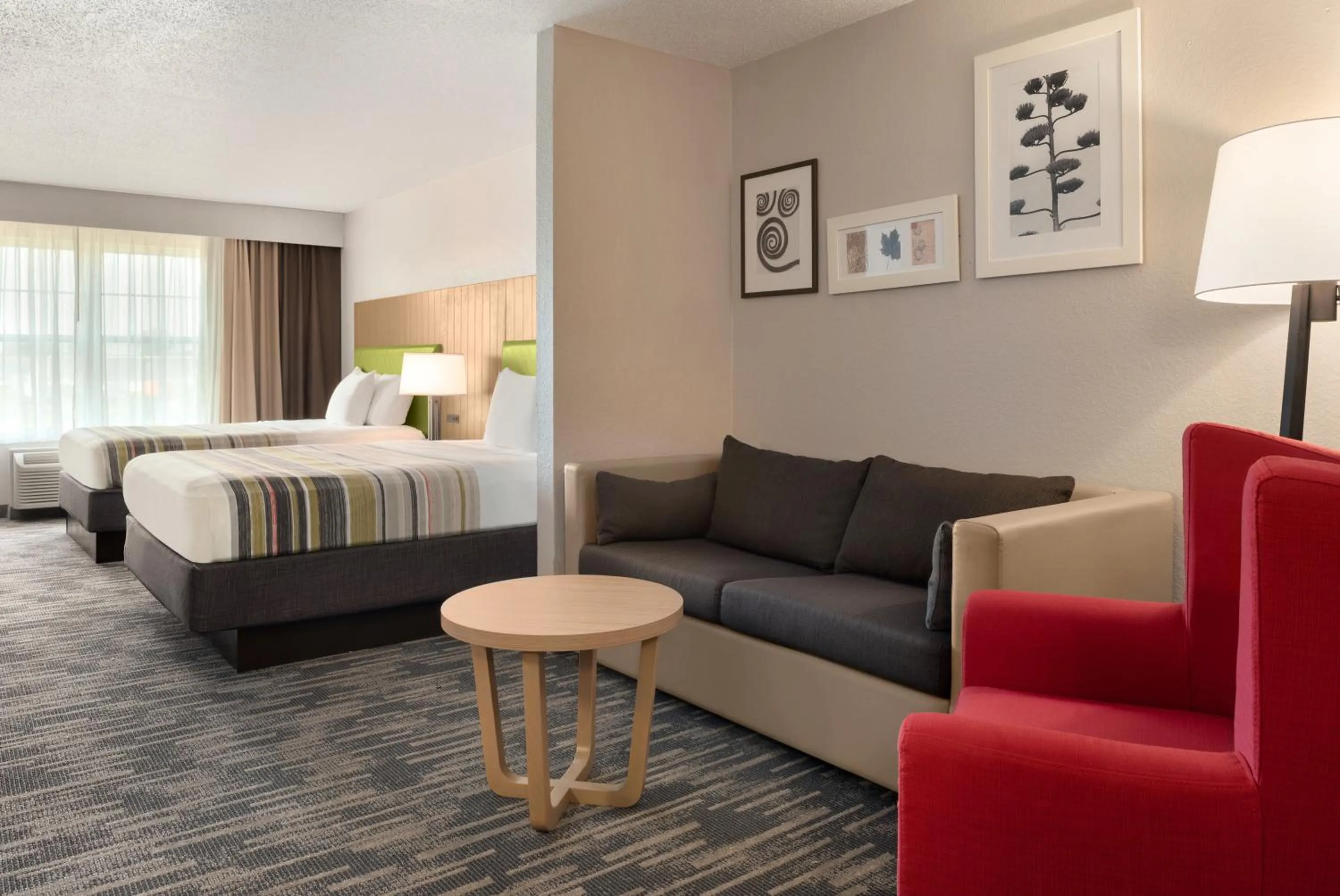 Seating area, Bed in Country Inn & Suites by Radisson, Pella, IA