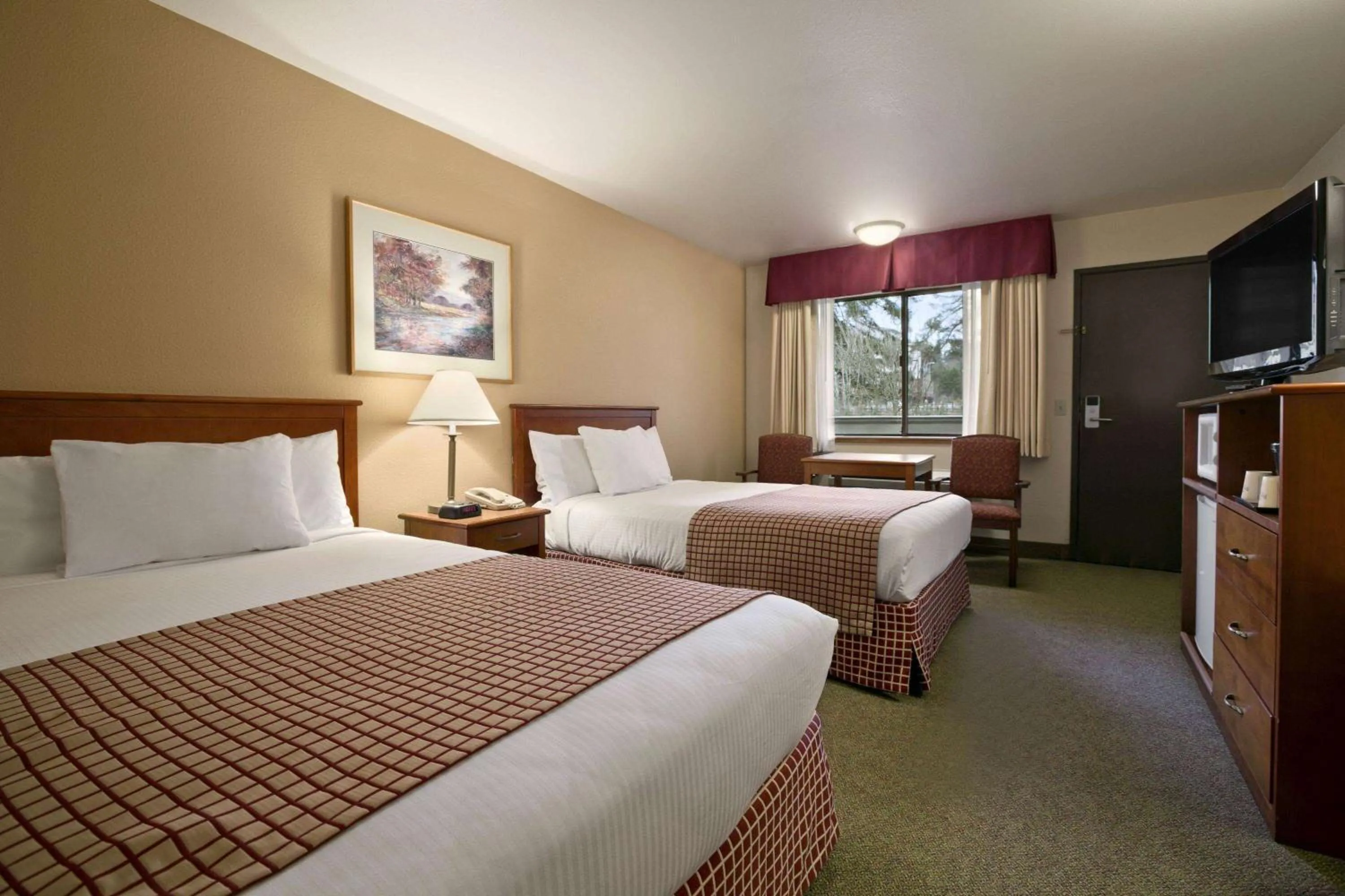 Photo of the whole room, Bed in Baymont by Wyndham Seattle/Kirkland WA
