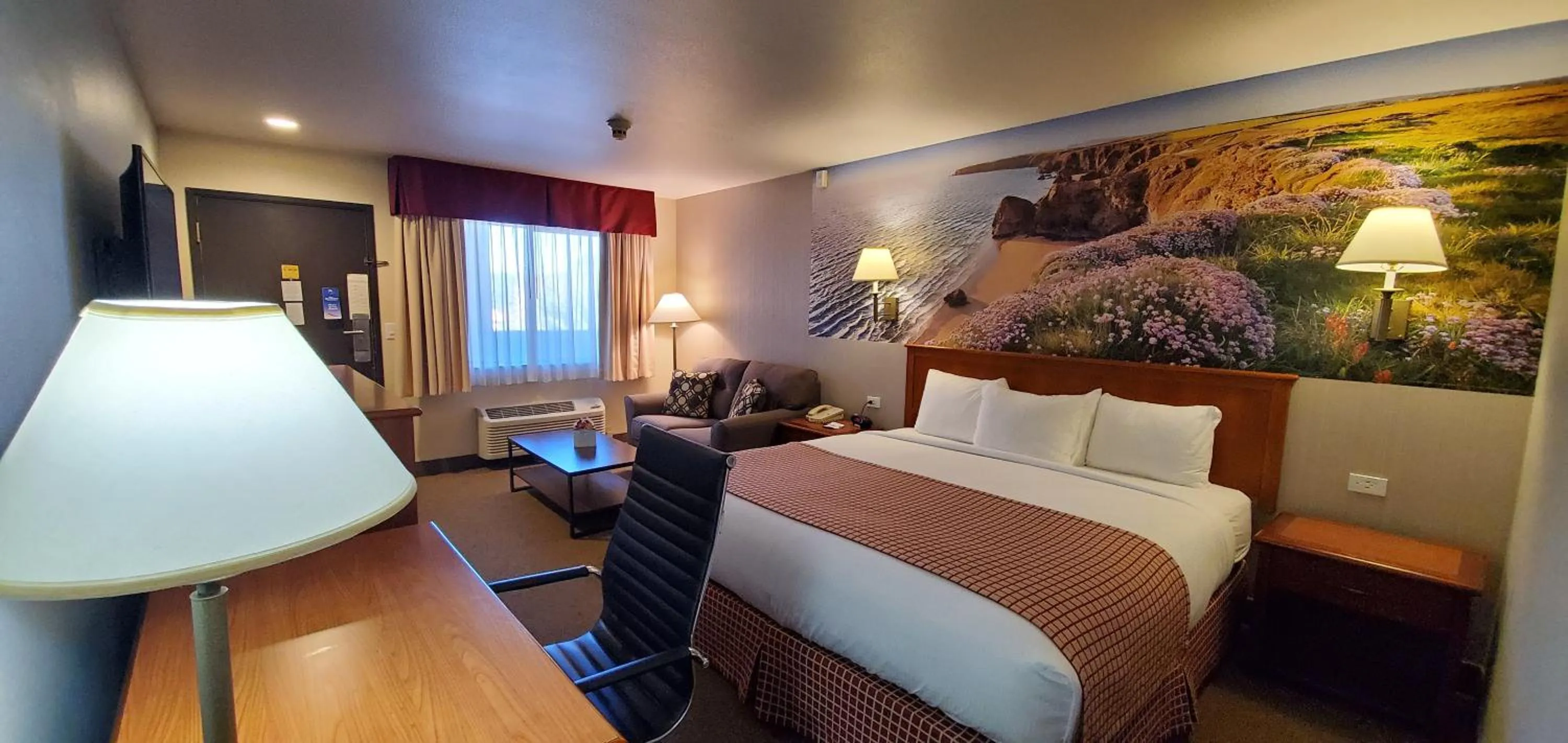 Photo of the whole room, Bed in Baymont by Wyndham Seattle/Kirkland WA