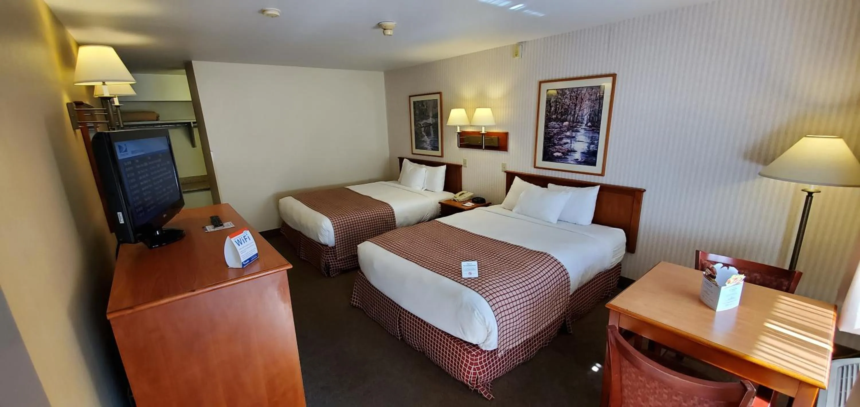 Photo of the whole room, Bed in Baymont by Wyndham Seattle/Kirkland WA