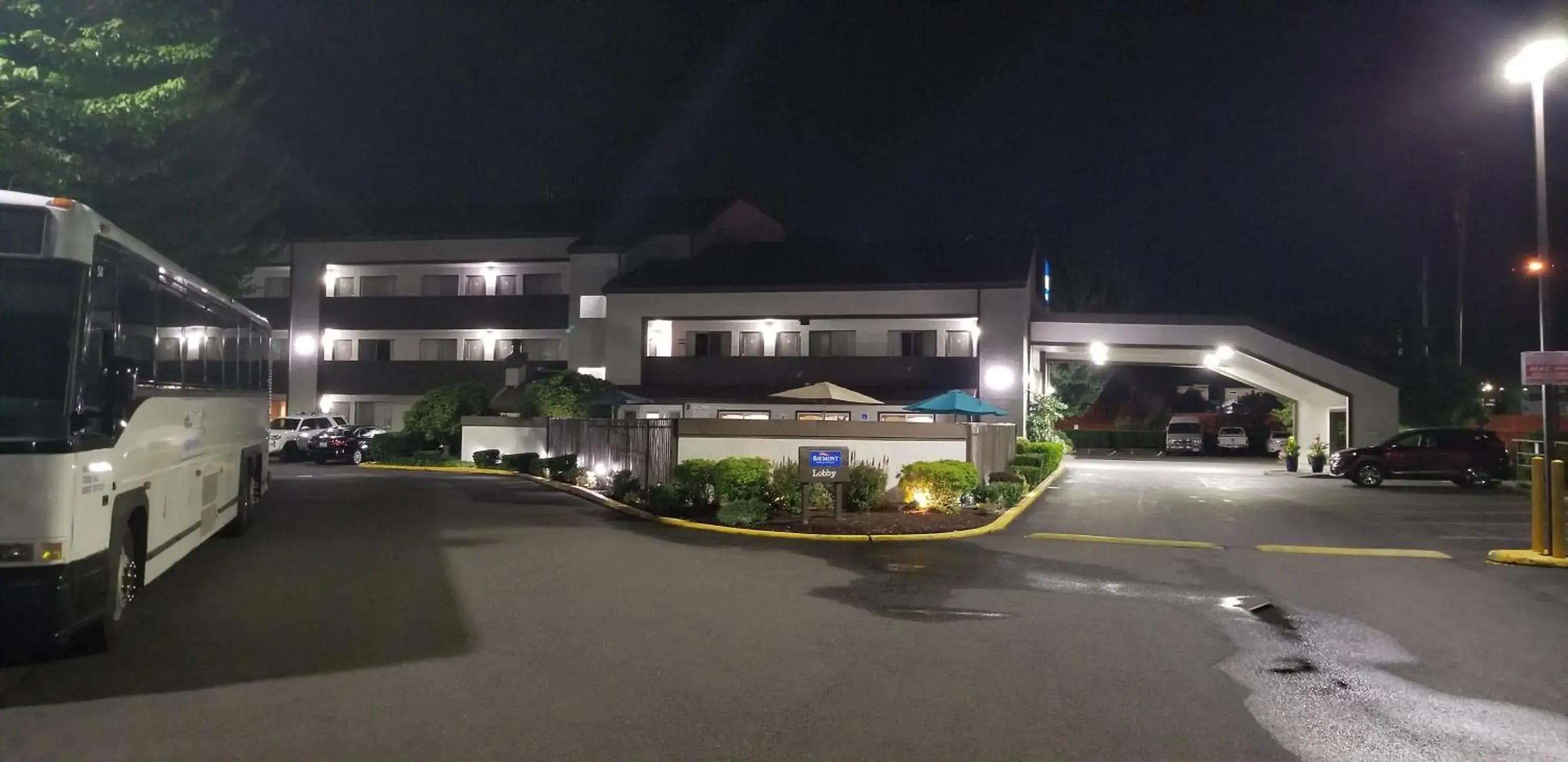 Facade/entrance in Baymont by Wyndham Seattle/Kirkland WA Facade/entrance in Baymont by Wyndham Seattle/Kirkland WA