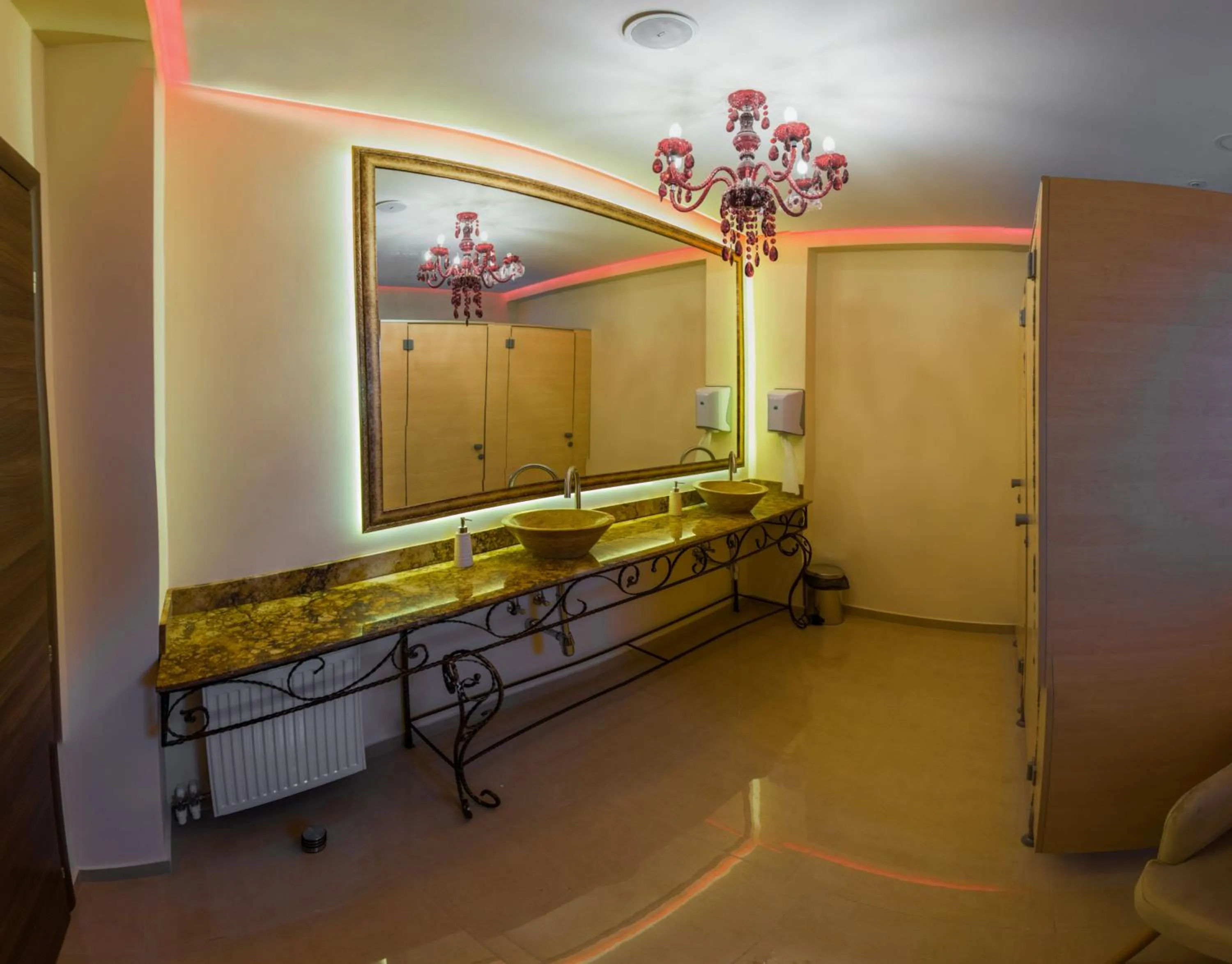 Public Bath, Bed in Monopoly Hotel