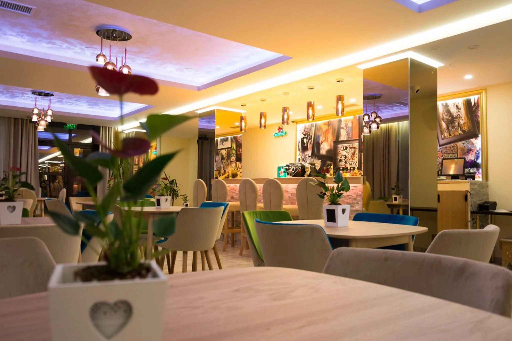 Restaurant/places to eat in Monopoly Hotel