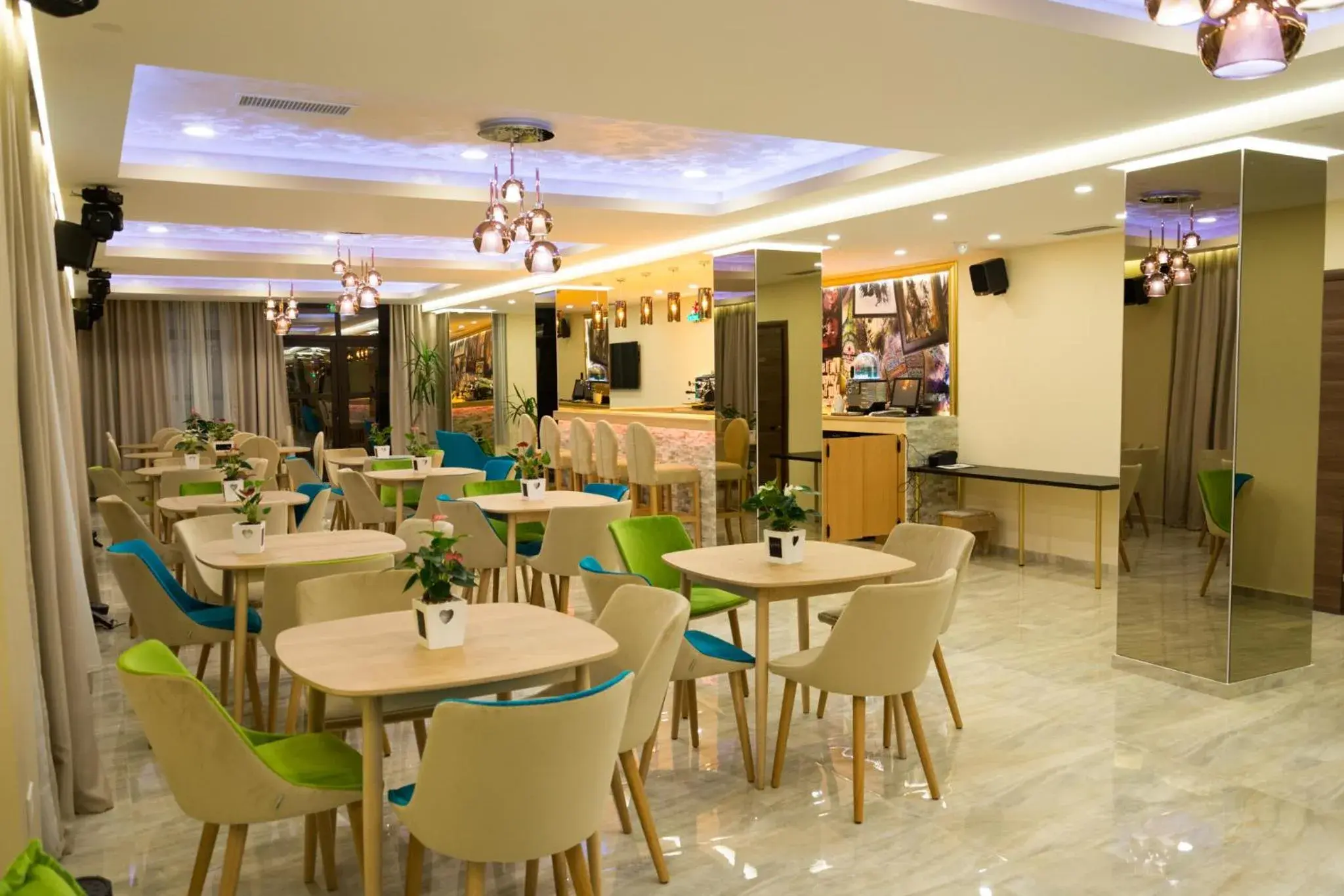 Restaurant/places to eat in Monopoly Hotel Restaurant/places to eat in Monopoly Hotel