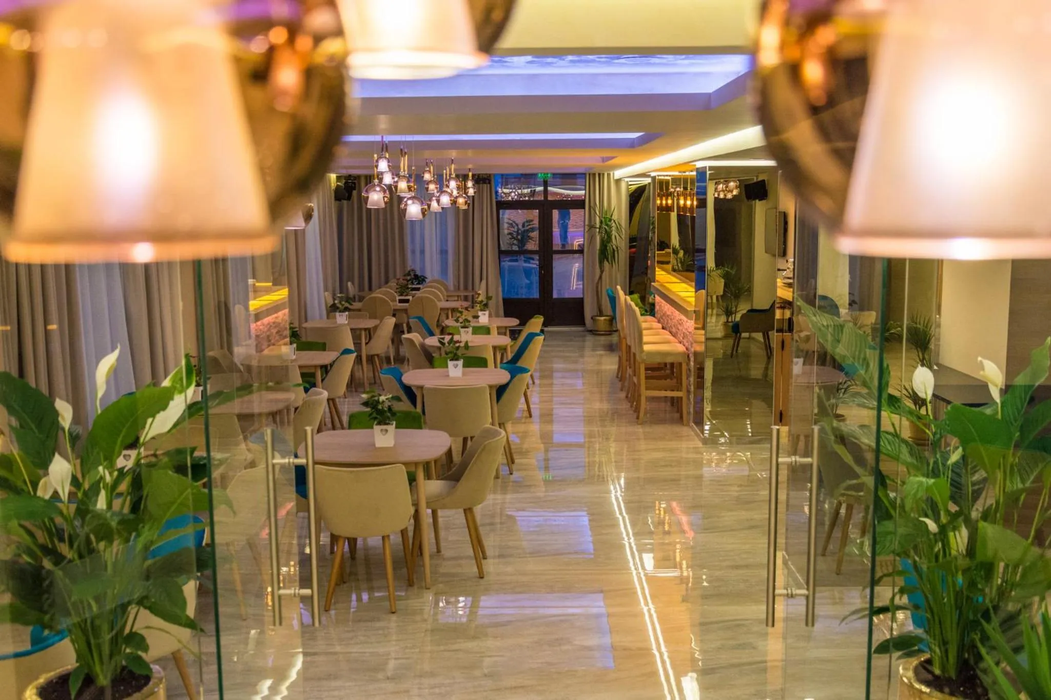 Restaurant/places to eat in Monopoly Hotel