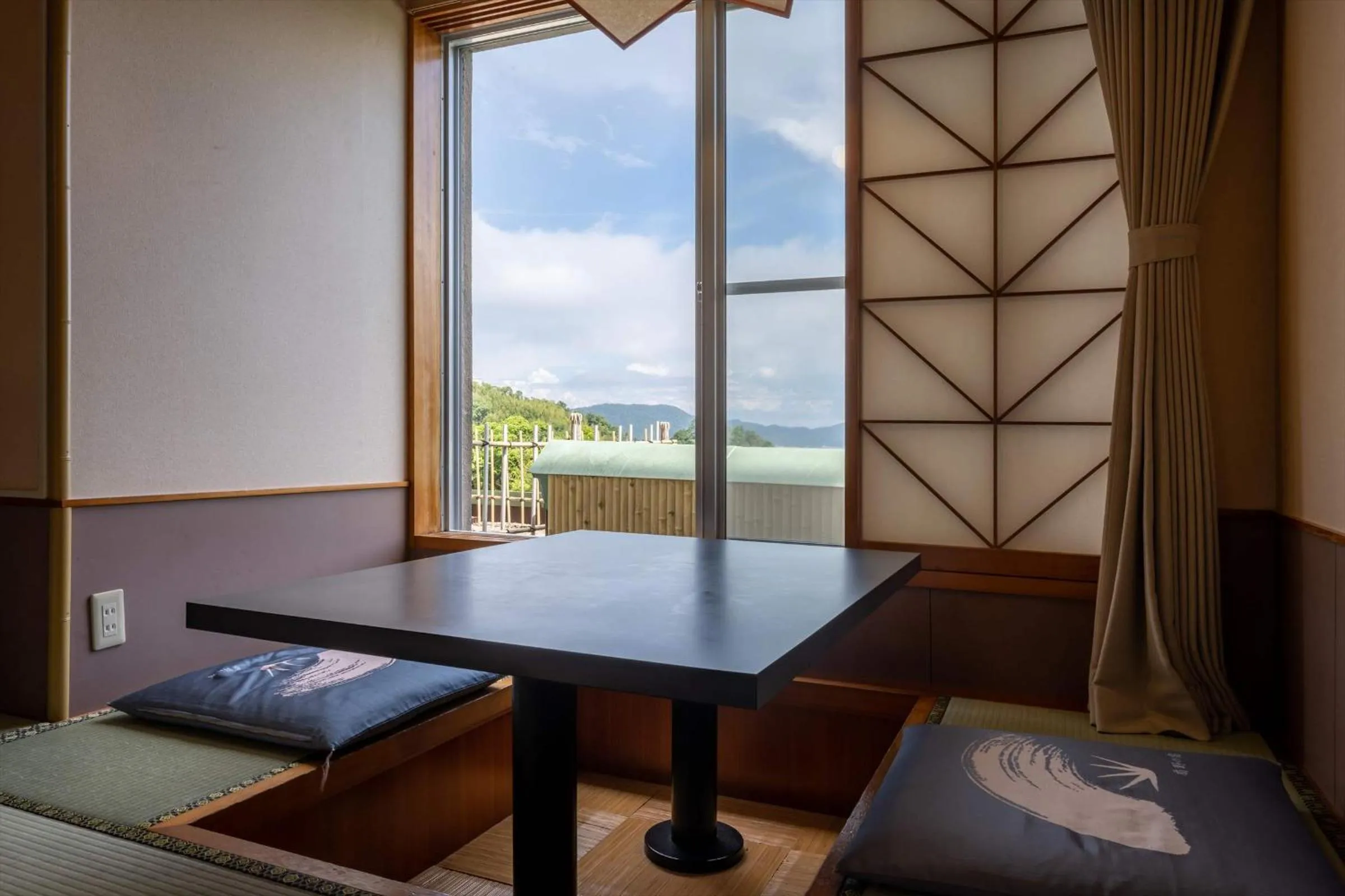 Seating area in Senpokaku