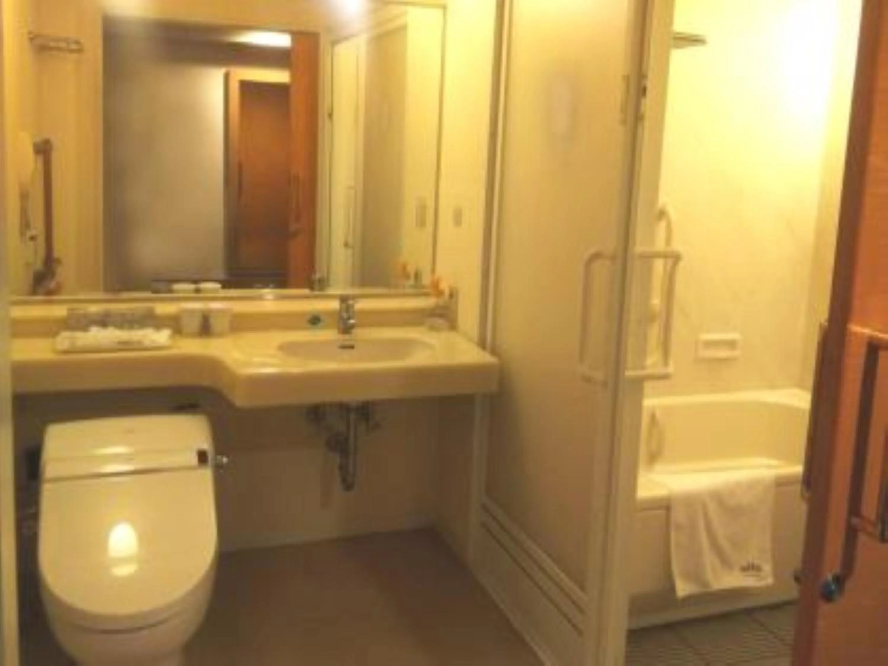 Toilet in Kansai Airport Washington Hotel