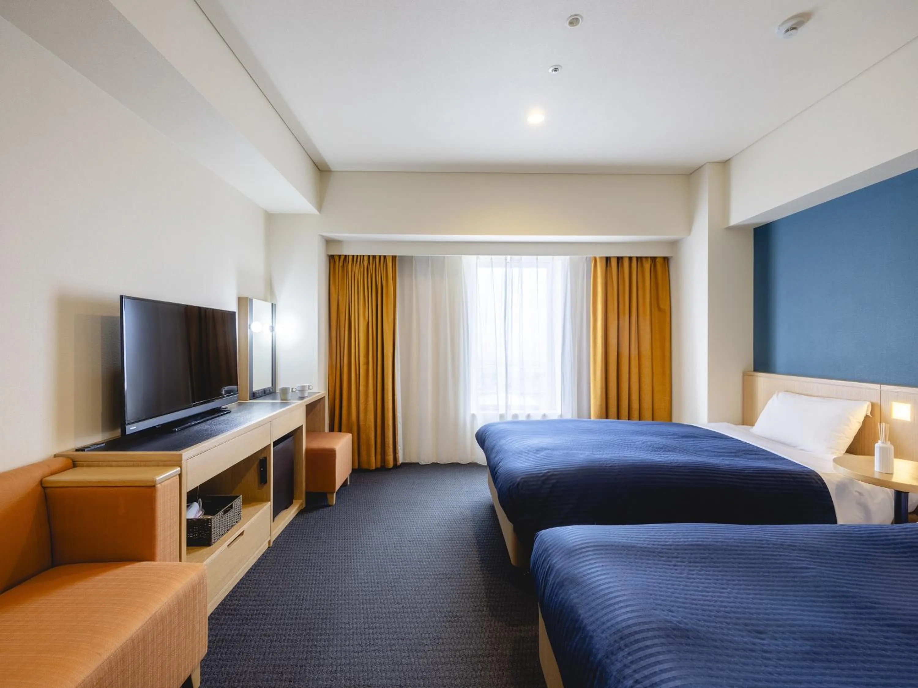 Photo of the whole room, Bed in Kansai Airport Washington Hotel