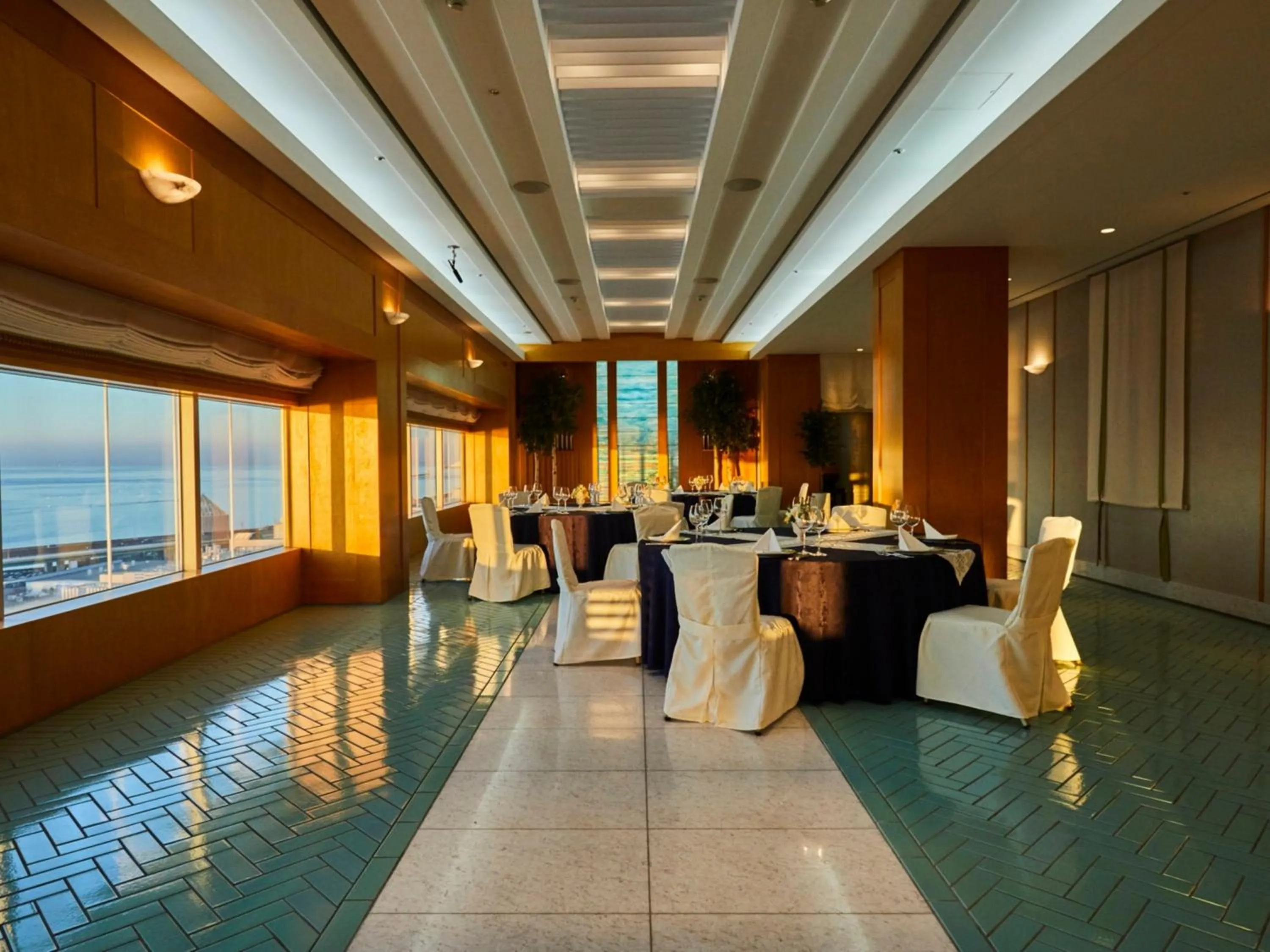 Restaurant/places to eat in Kansai Airport Washington Hotel