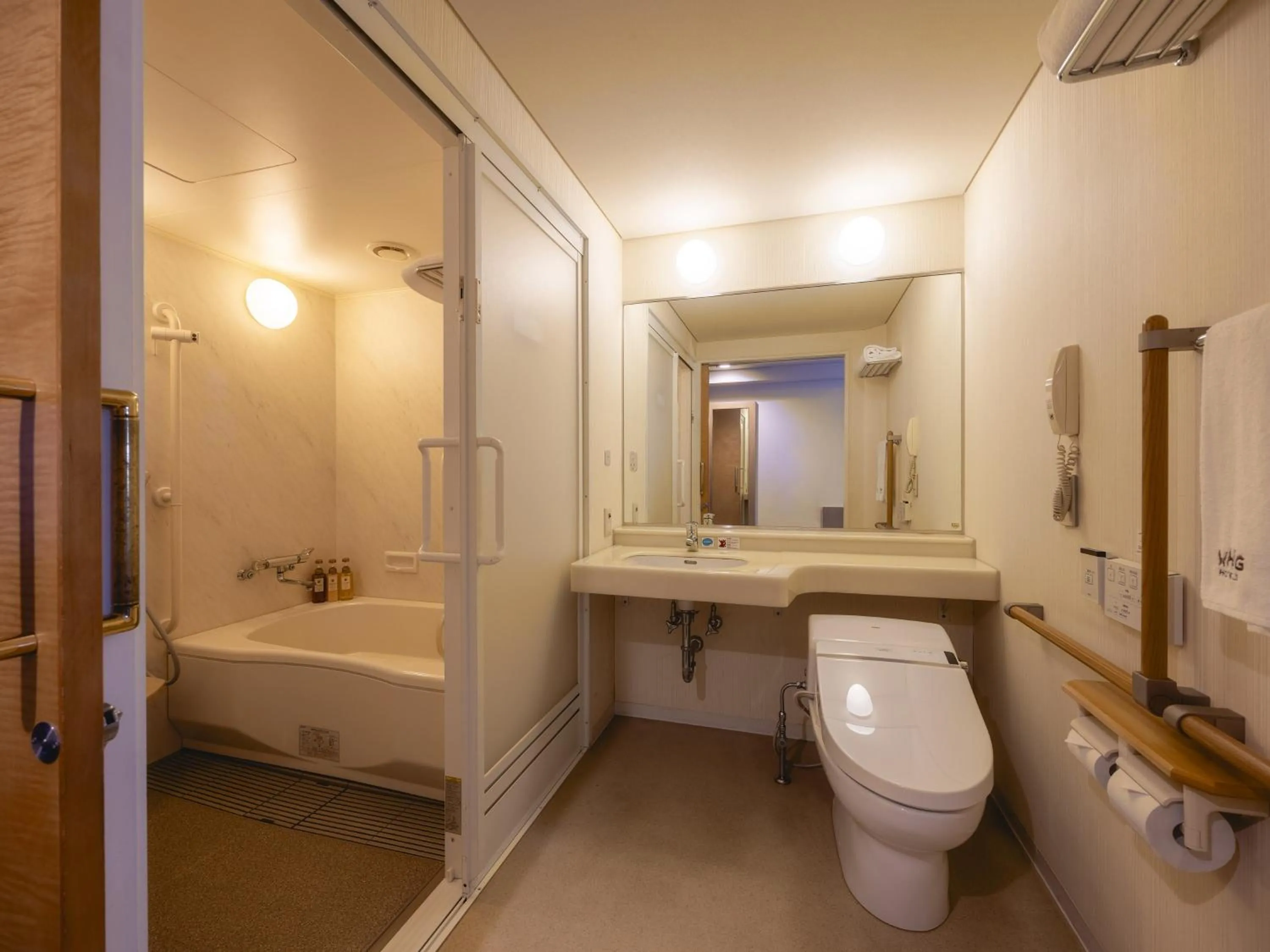 Bathroom in Kansai Airport Washington Hotel