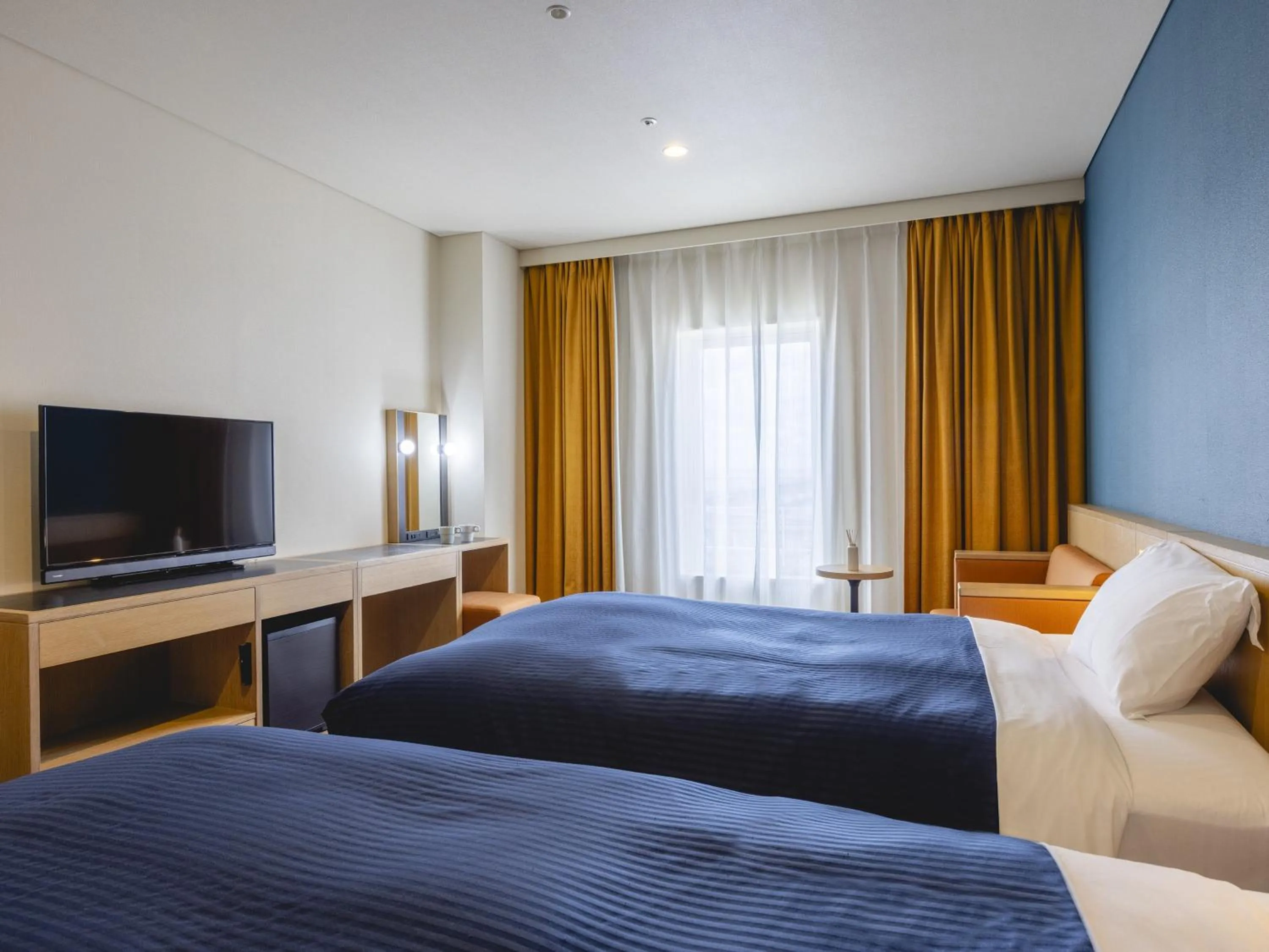 Photo of the whole room, Bed in Kansai Airport Washington Hotel