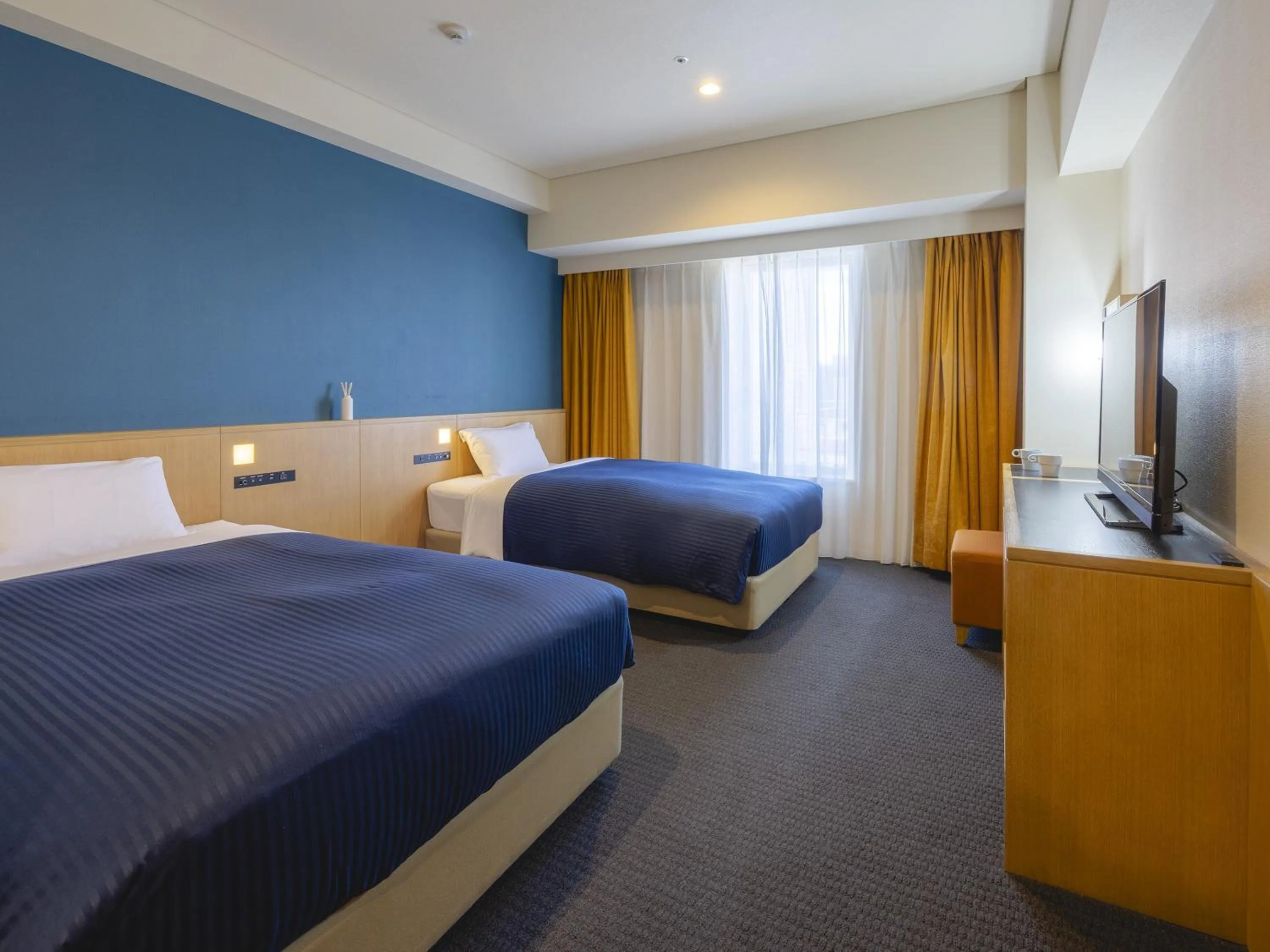 Photo of the whole room, Bed in Kansai Airport Washington Hotel