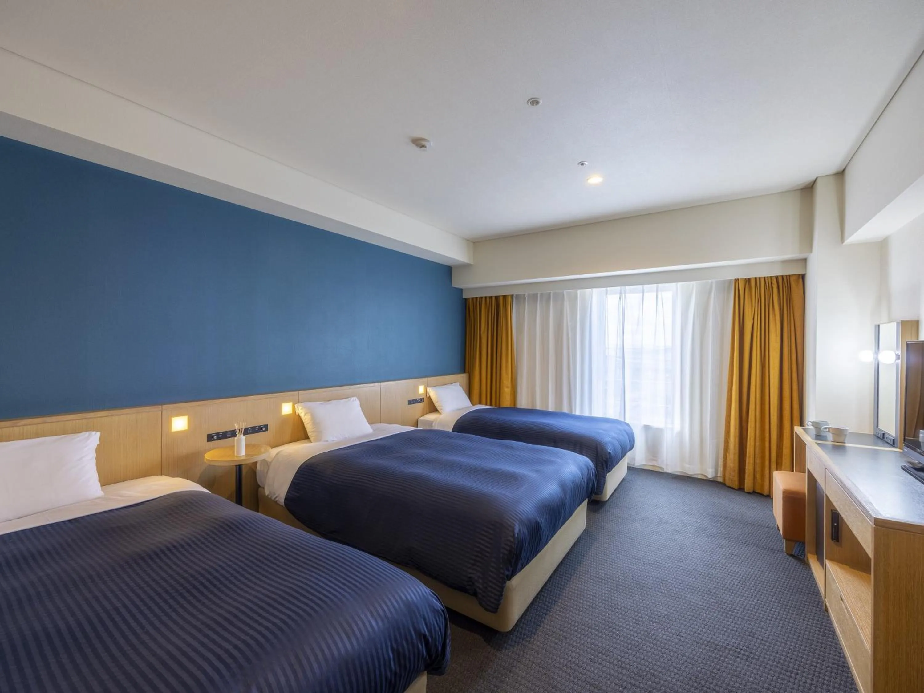 Photo of the whole room, Bed in Kansai Airport Washington Hotel