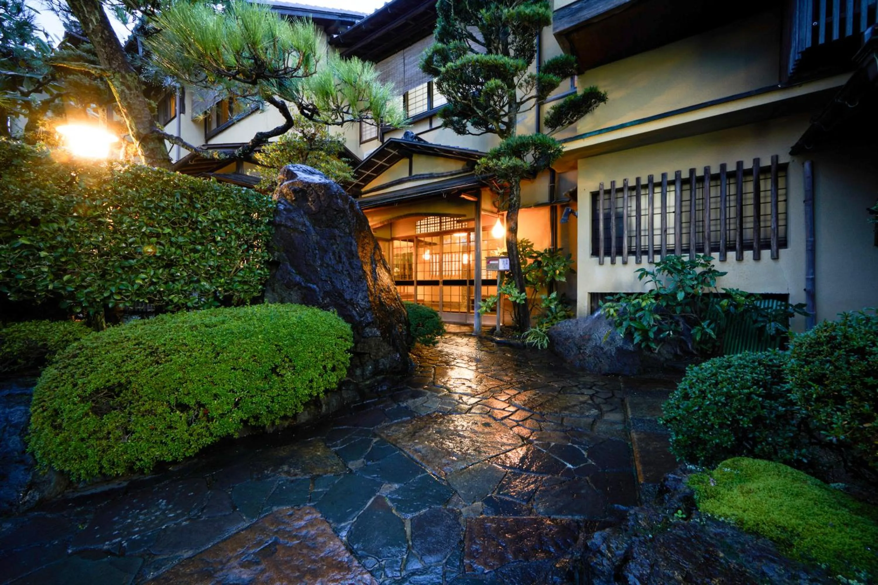 Property building in Charoku Bekkan