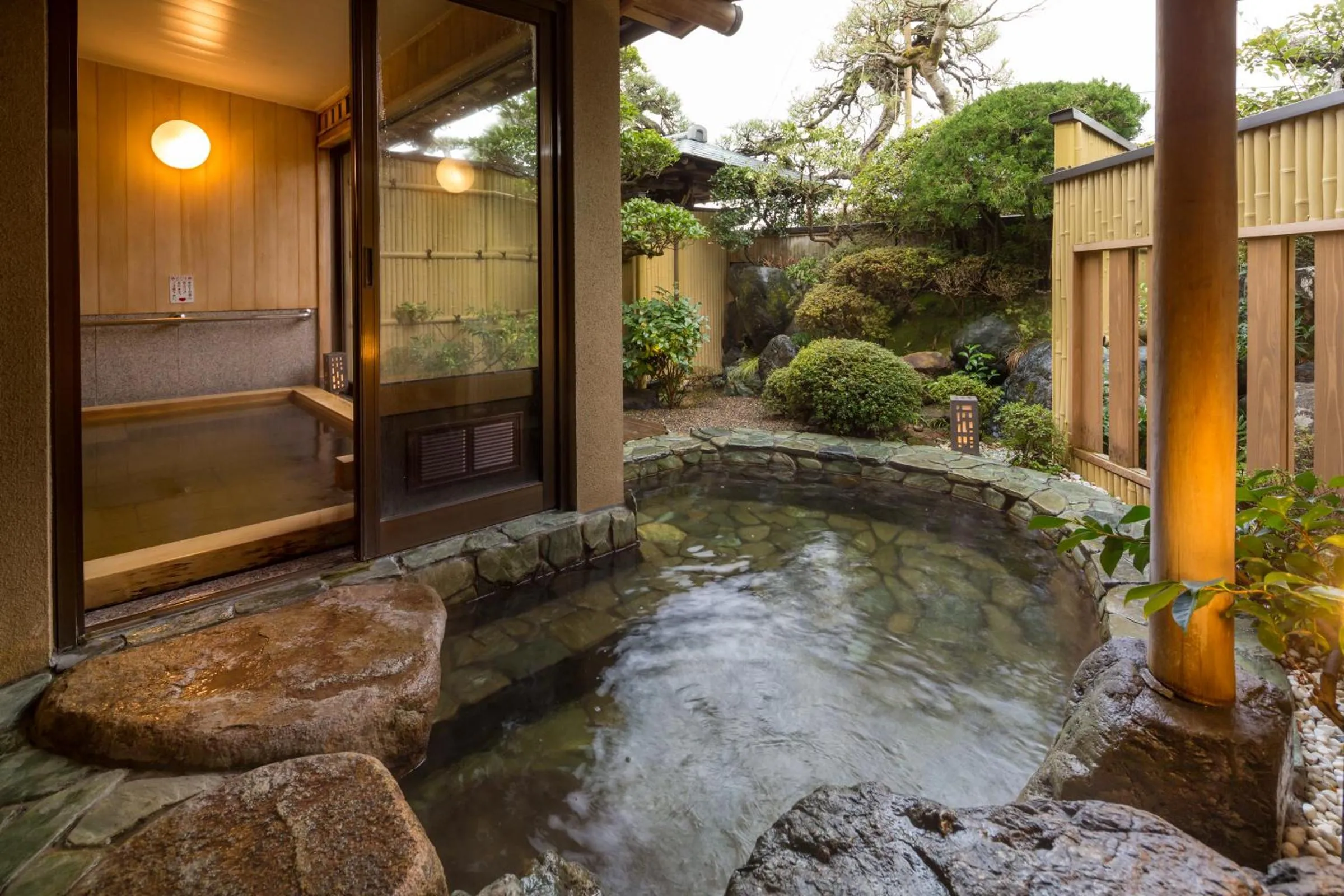 Property building in Charoku Bekkan