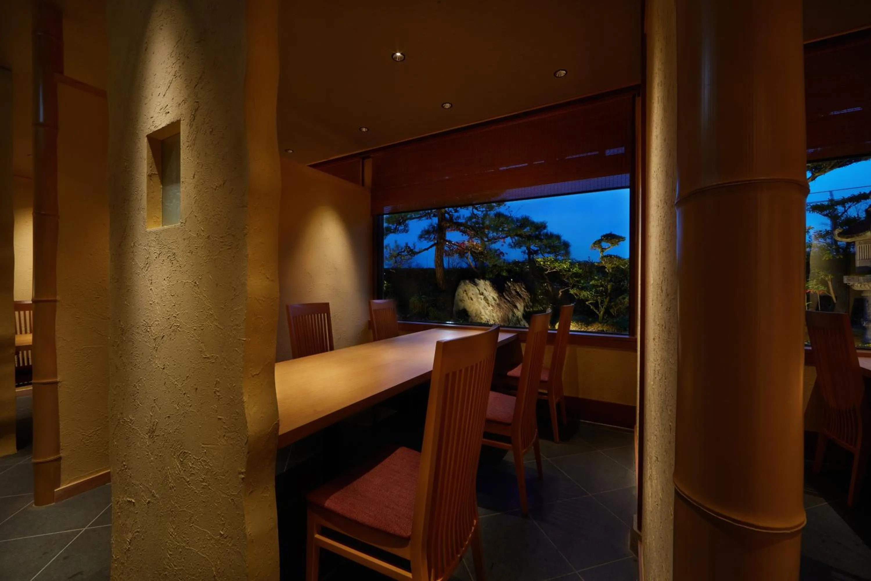 Restaurant/places to eat in Charoku Bekkan