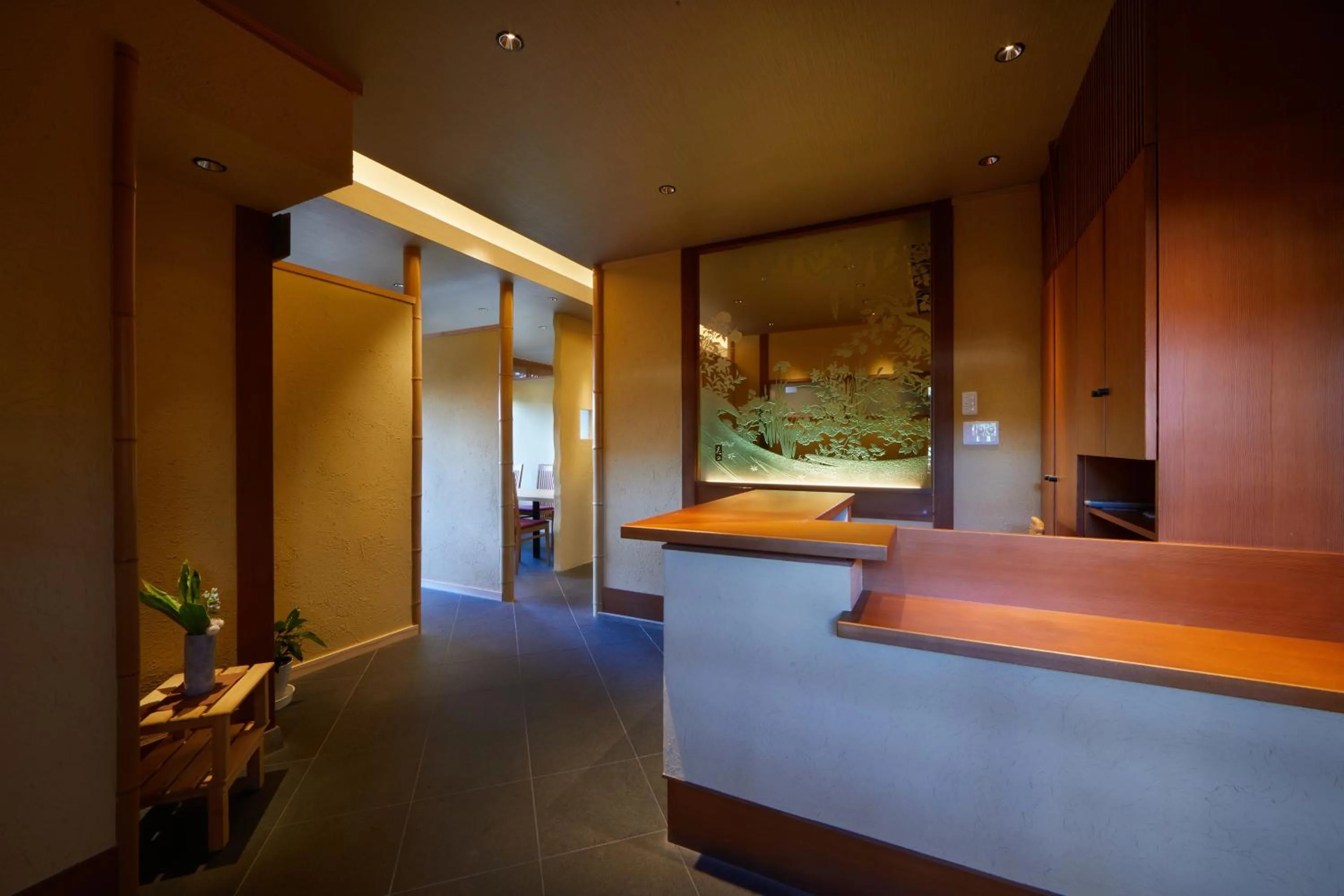 Restaurant/places to eat in Charoku Bekkan