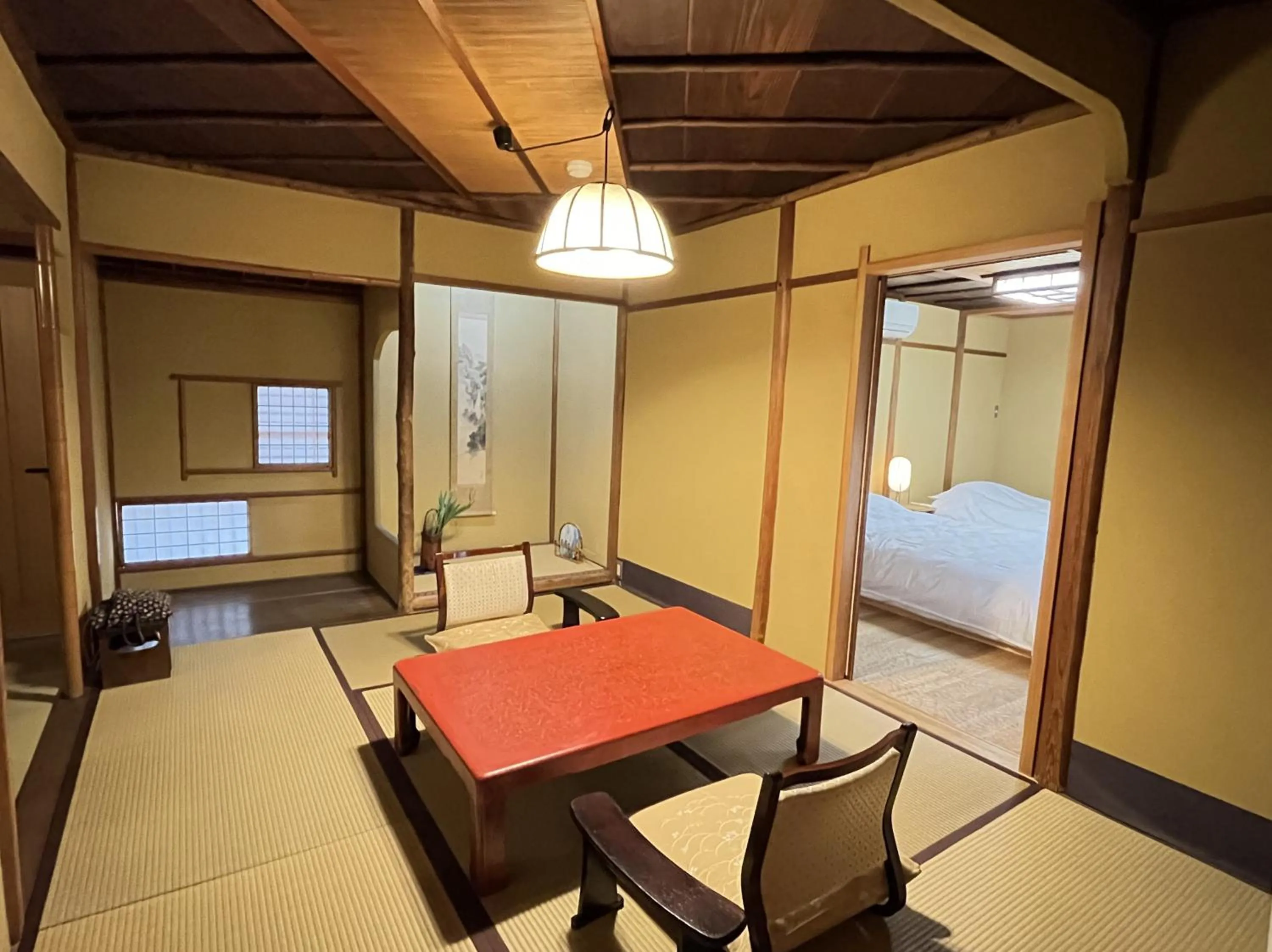 Photo of the whole room, Bed in Charoku Bekkan