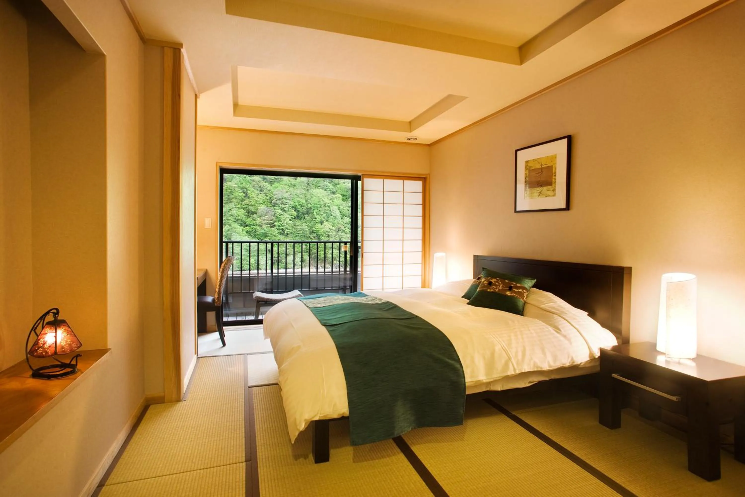 Photo of the whole room, Bed in Yukimurasaki