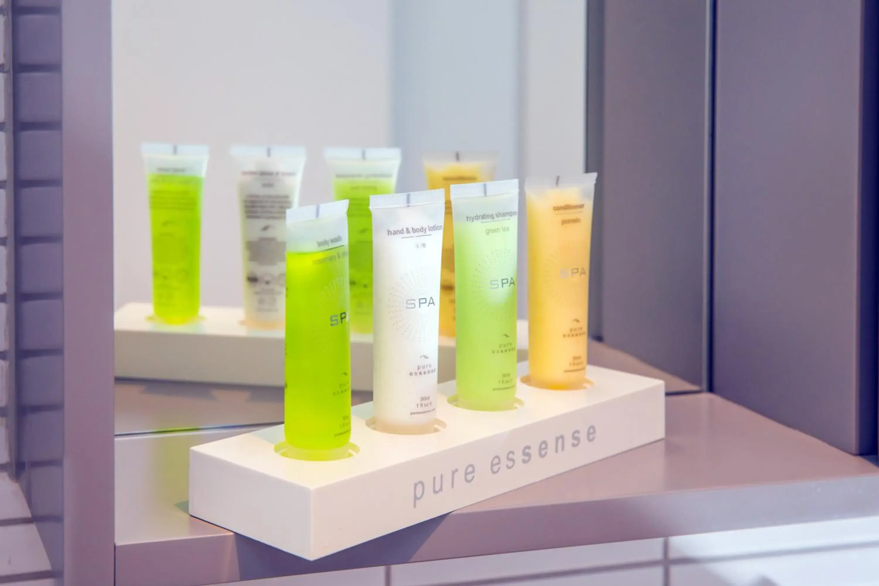 Executive One-Bedroom Apartment with Balcony in Spencer Street Apartments Executive One-Bedroom Apartment with Balcony in Spencer Street Apartments