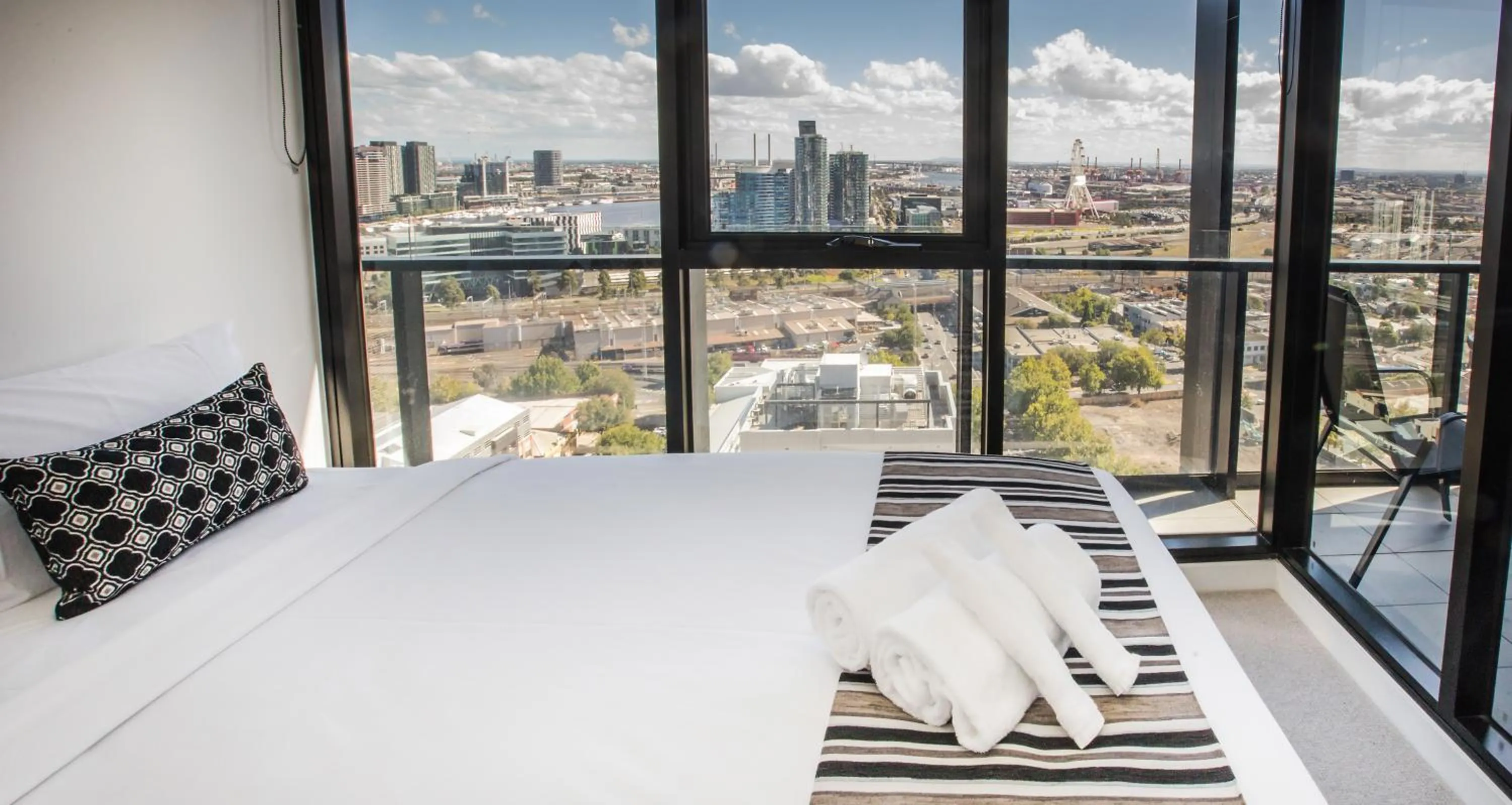 Bedroom, Bed in Spencer Street Apartments