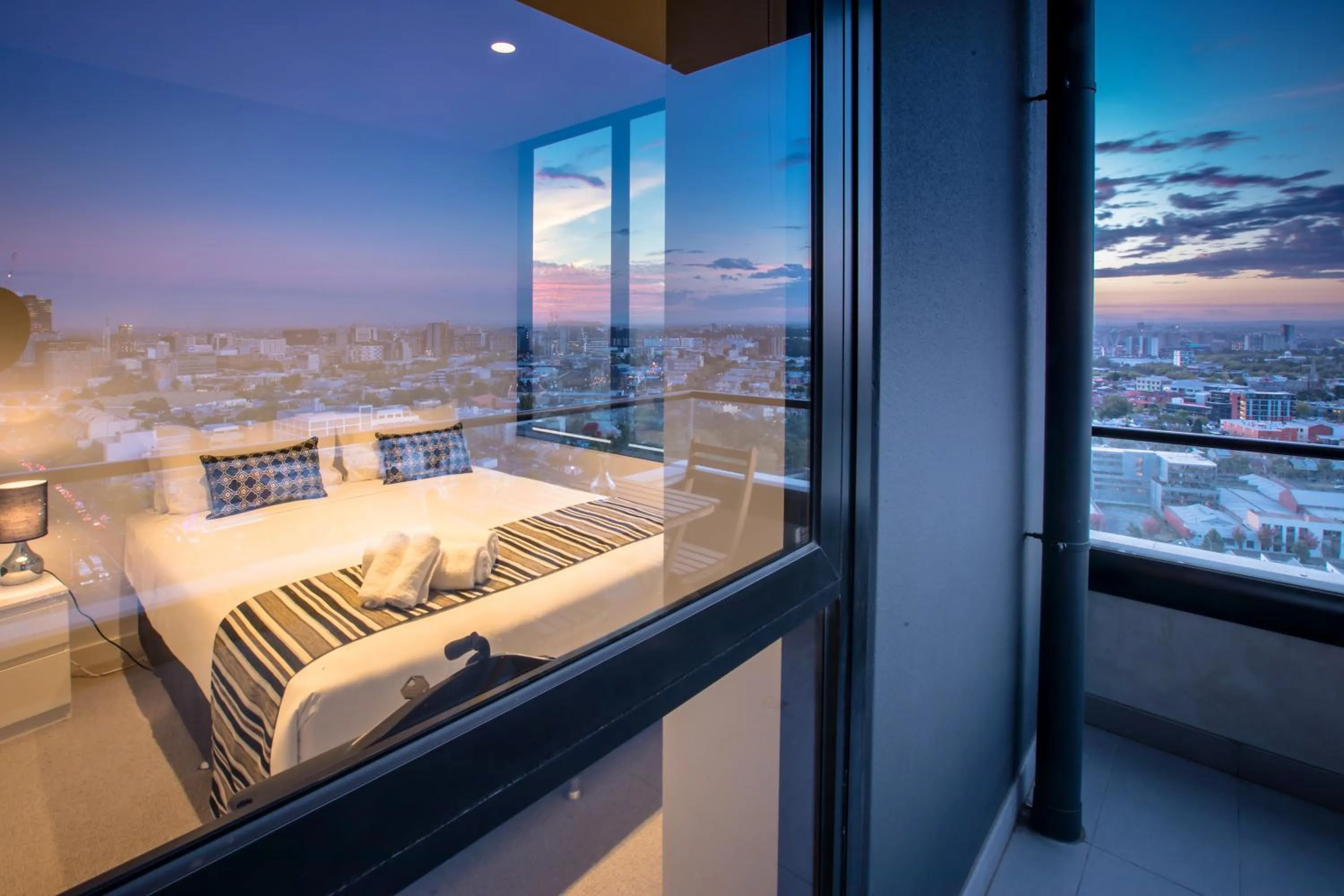 Balcony/Terrace, Bed in Spencer Street Apartments