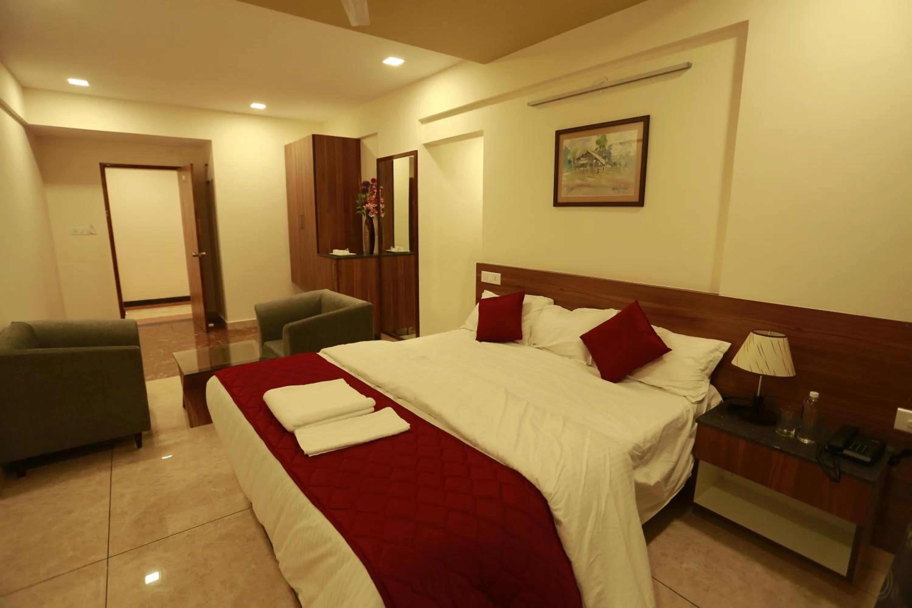 Bedroom, Bed in Silicon Inn Hotel Bangalore Airport