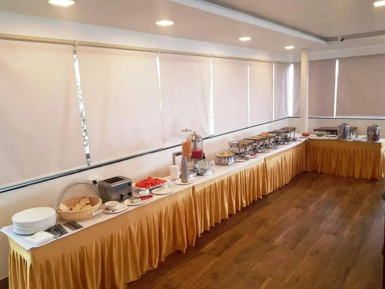Buffet breakfast in Silicon Inn Hotel Bangalore Airport Buffet breakfast in Silicon Inn Hotel Bangalore Airport