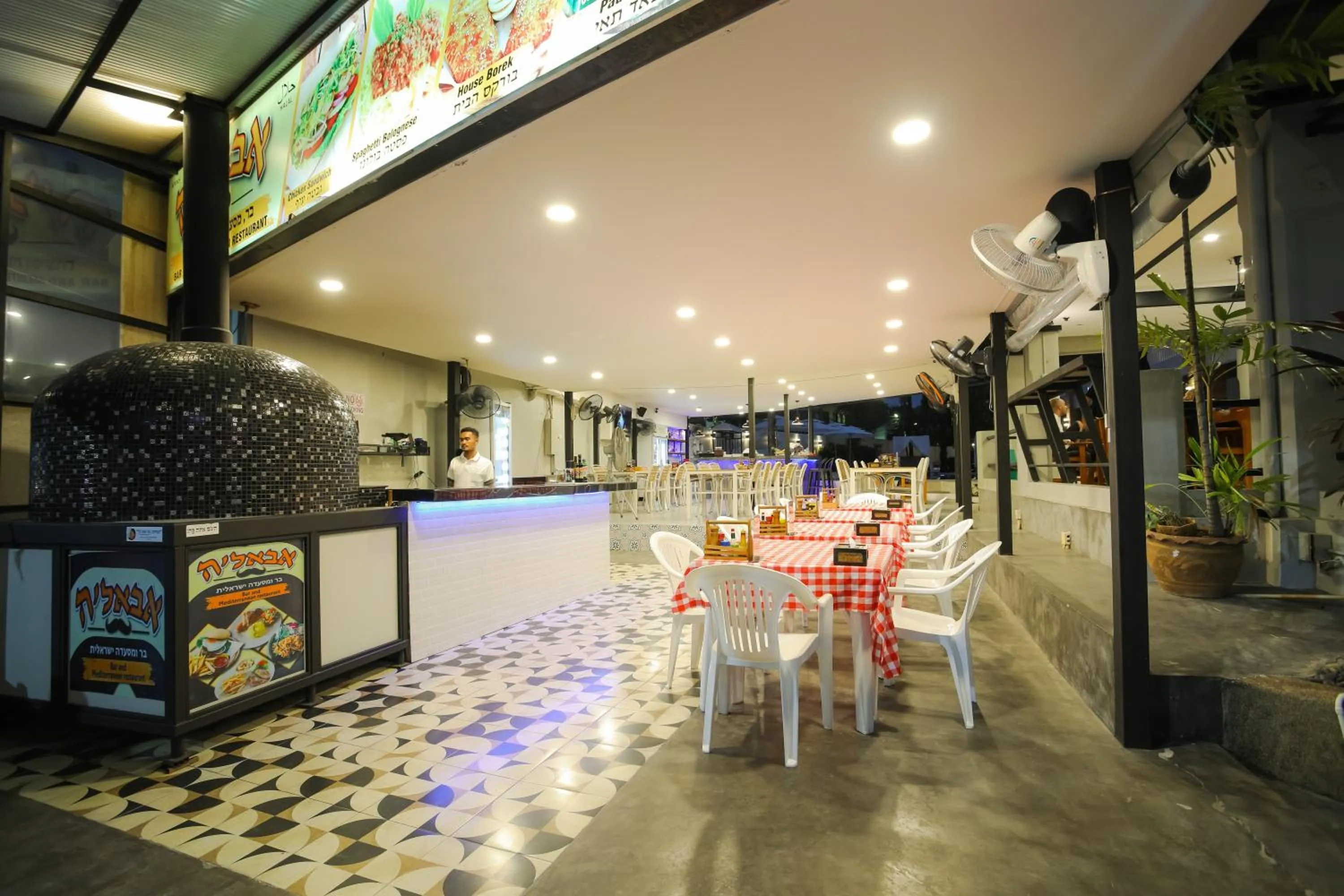 Restaurant/places to eat in ETK Patong Resort