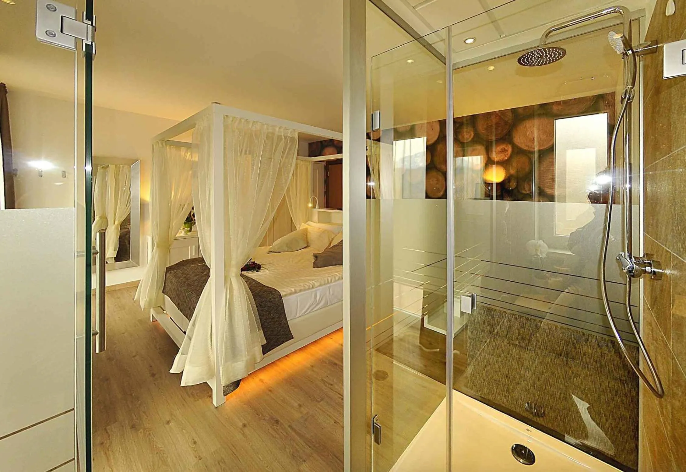 Decorative detail, Bed in Hotel Florida