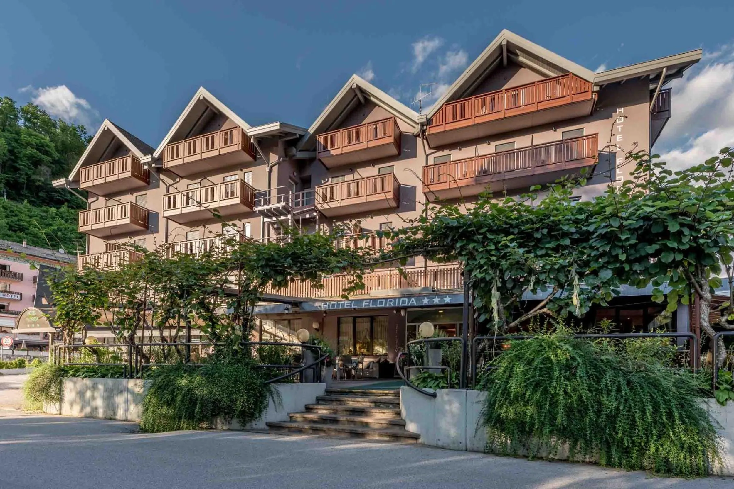 Property building in Hotel Florida