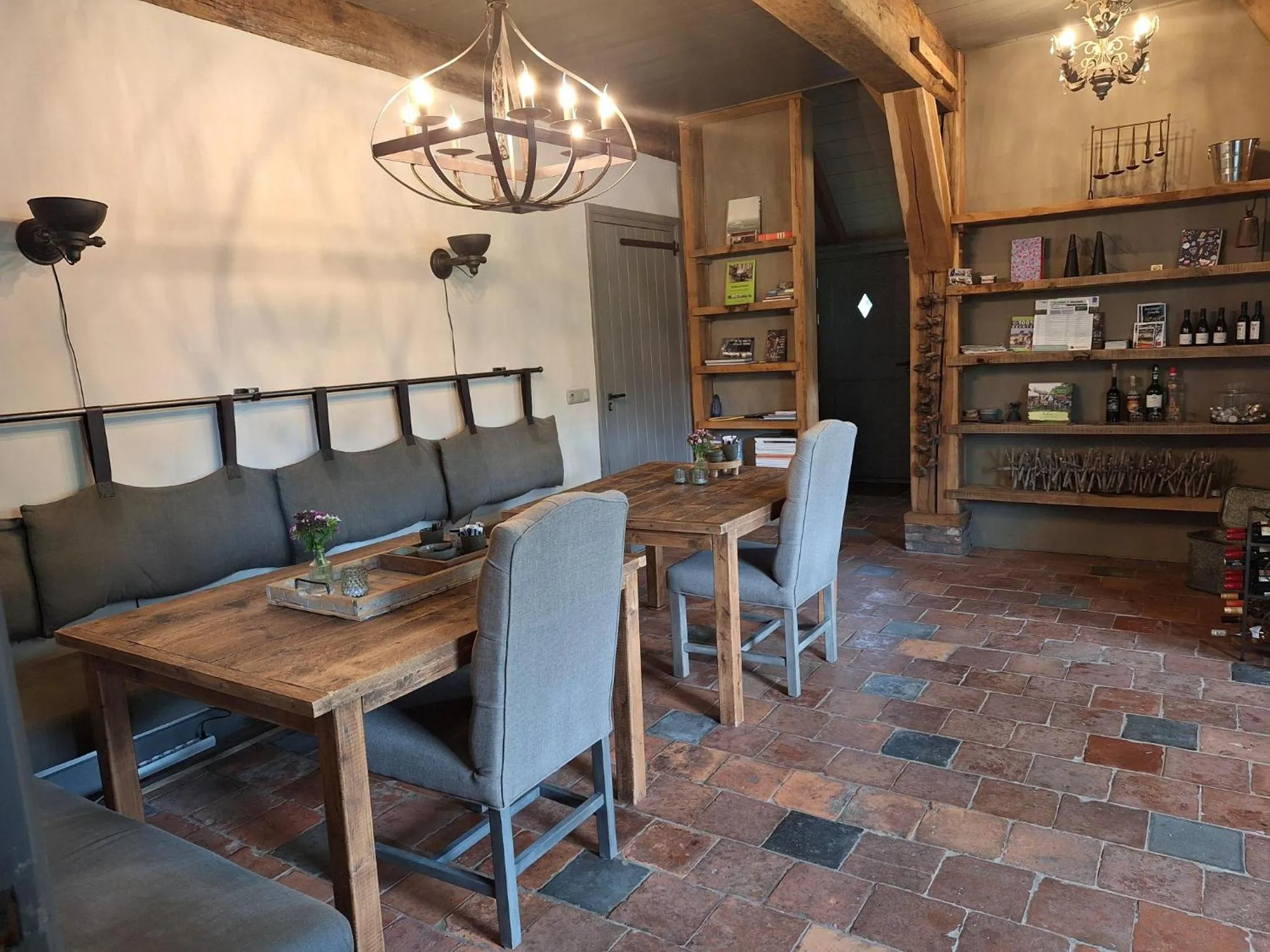 Communal lounge/ TV room in B&B De Meidoornhof