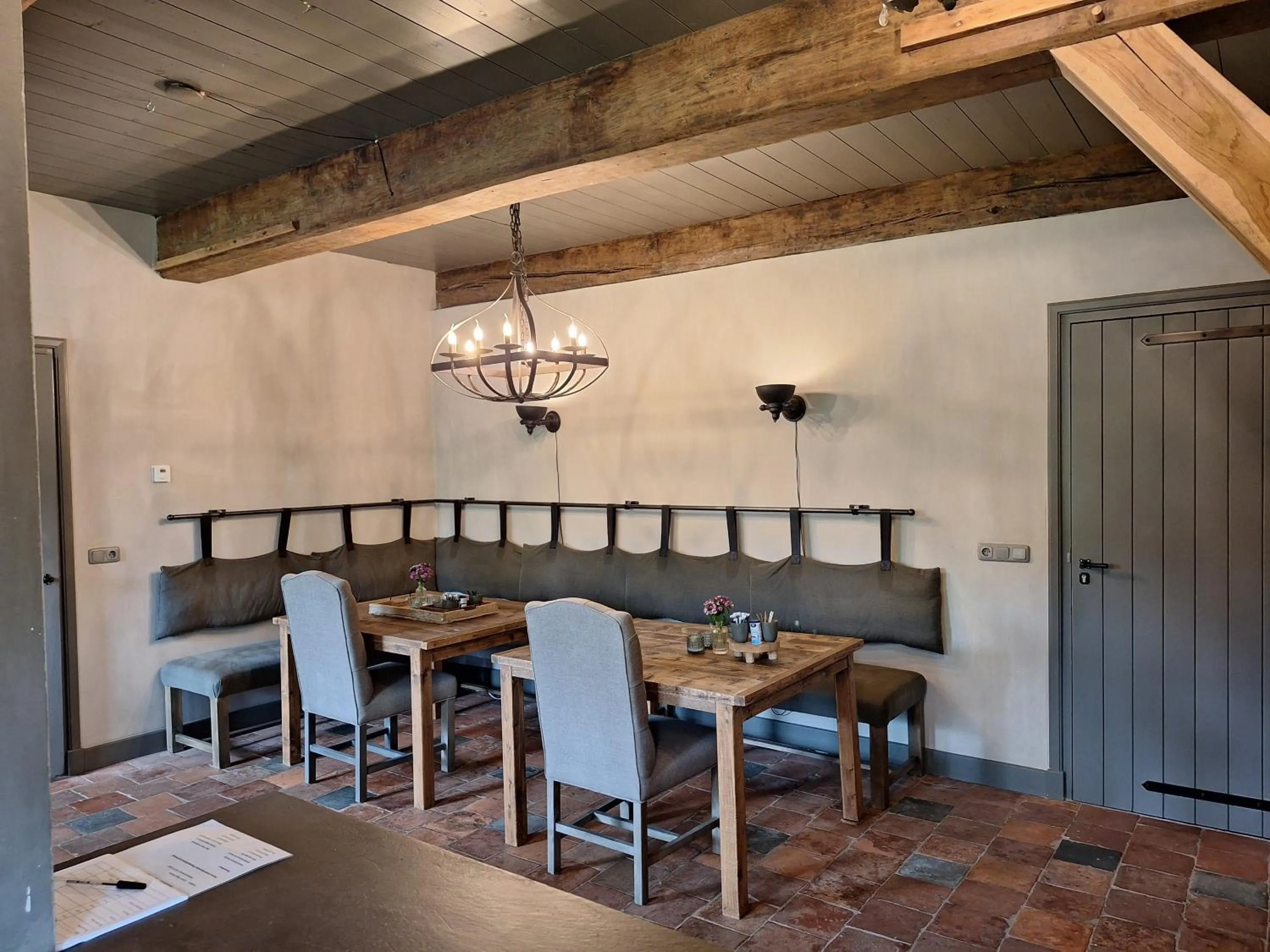 Communal lounge/ TV room in B&B De Meidoornhof