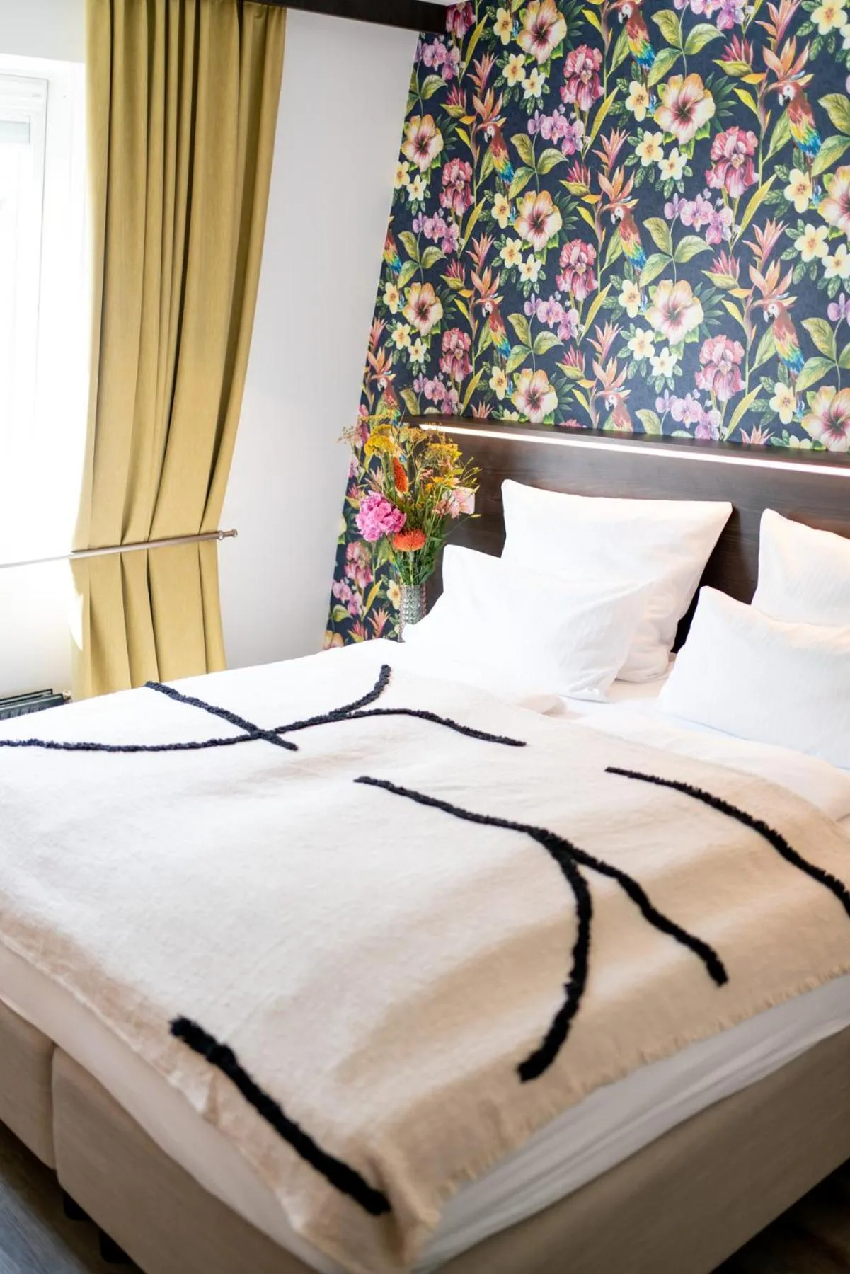 Bedroom, Bed in Luxstay Karben - Self-Check-In