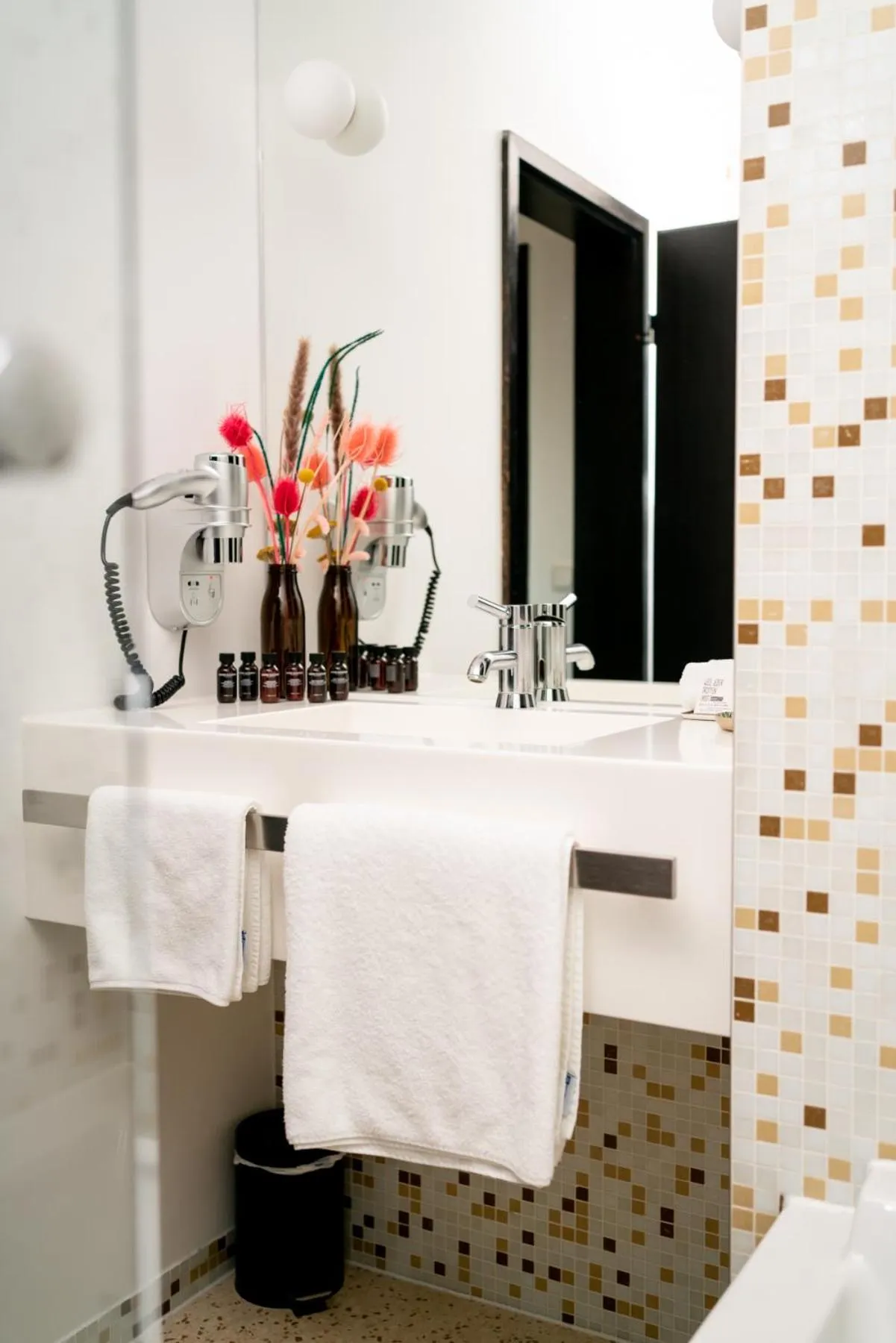 Bathroom in Luxstay Karben - Self-Check-In